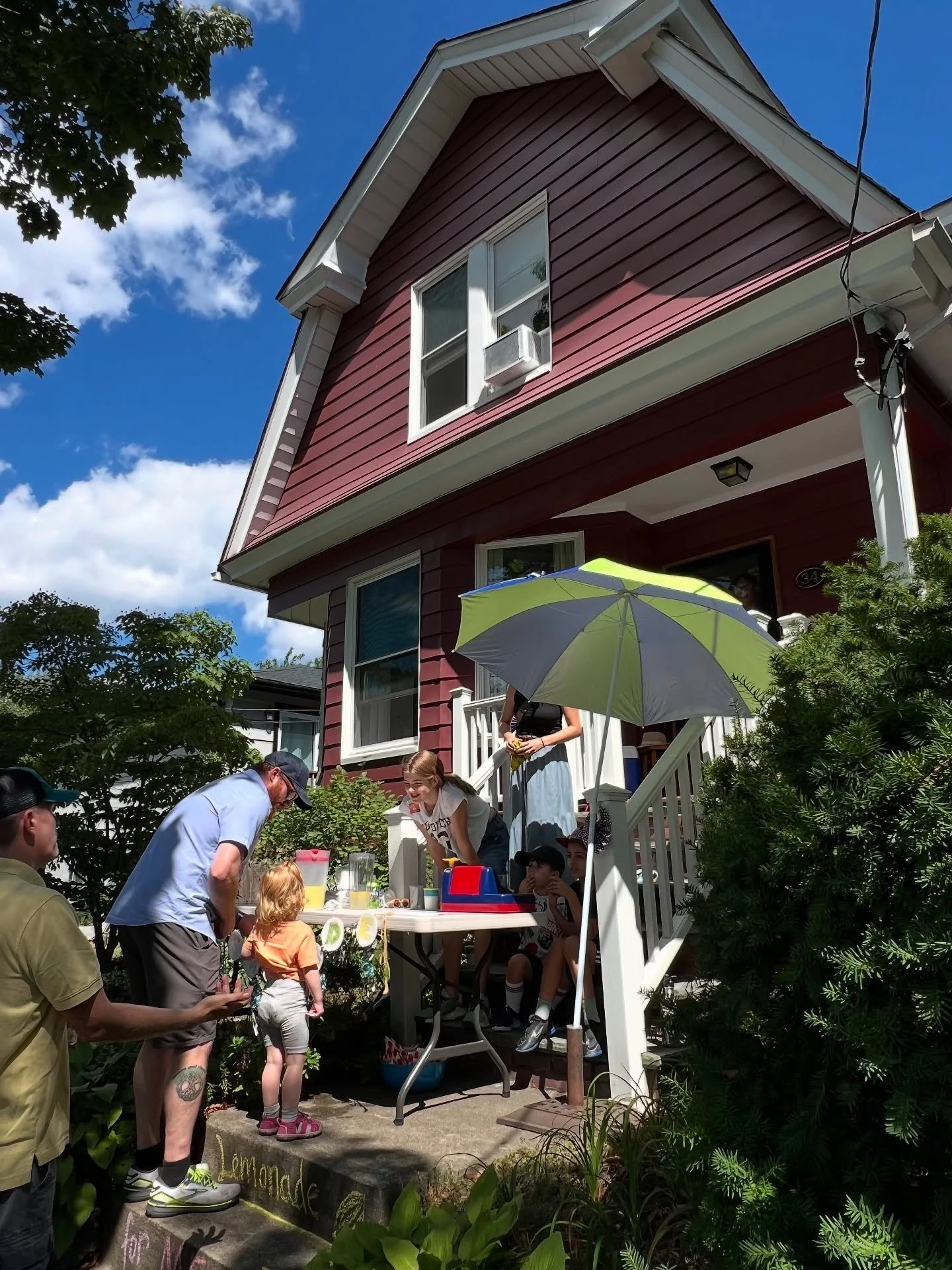 Feeling thirsty during your Porchfest wandering? We have options for you!
Support our lemonade stands for charity along the Porchfest route. See locations on our map.
You can also stop by any number of awesome local businesses in the area!
He