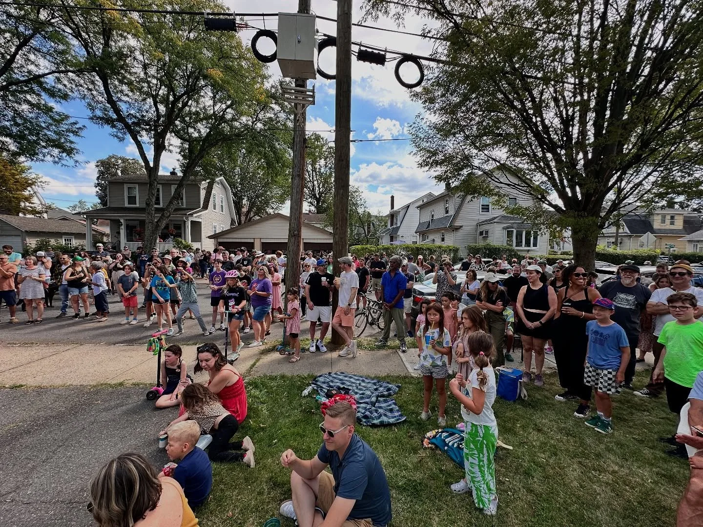 Maplewood Porchfesters! You showed up and you BLEW US AWAY. We hope you had a great time! If you’re still feeling the euphoria of Porchfest, please consider donating to help us organize more future Porchfests. The donation link is in our bio, o