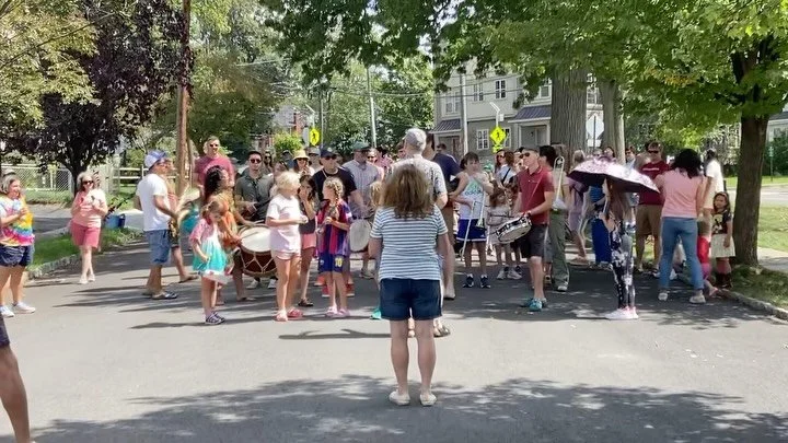 Calling all horn players, percussionists, shower singers, and noise-makers&mdash;we need YOU for the Maplewood Porchfest Honk Parade! 🎺🥁🎉

Every year, Porchfest kicks off with a legendary parade of musicians, families, pets, strollers, wagons, sco