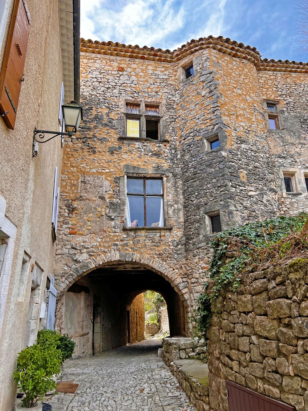 Banon-Hilltop-Village-Provence-12.jpg
