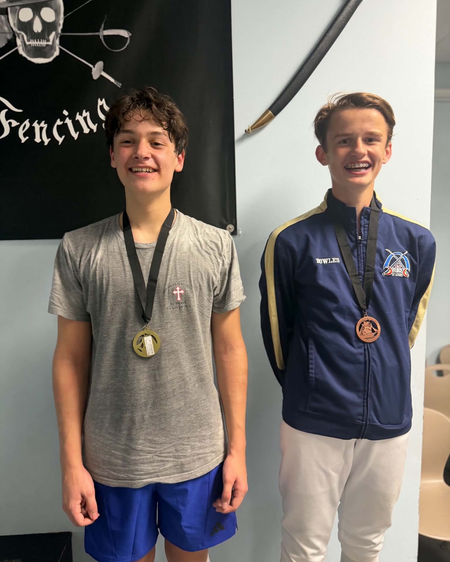 🥇🥇🥇

Gold medal sweep at yesterday&rsquo;s local tournament, with two ratings earned by Astrid (E2026) and Gregory (D2026)! Ethan also took gold in the Y12 Mixed.

Special shoutout to Julia, who was seeded 21/23 in the Senior Mixed Saber after poo