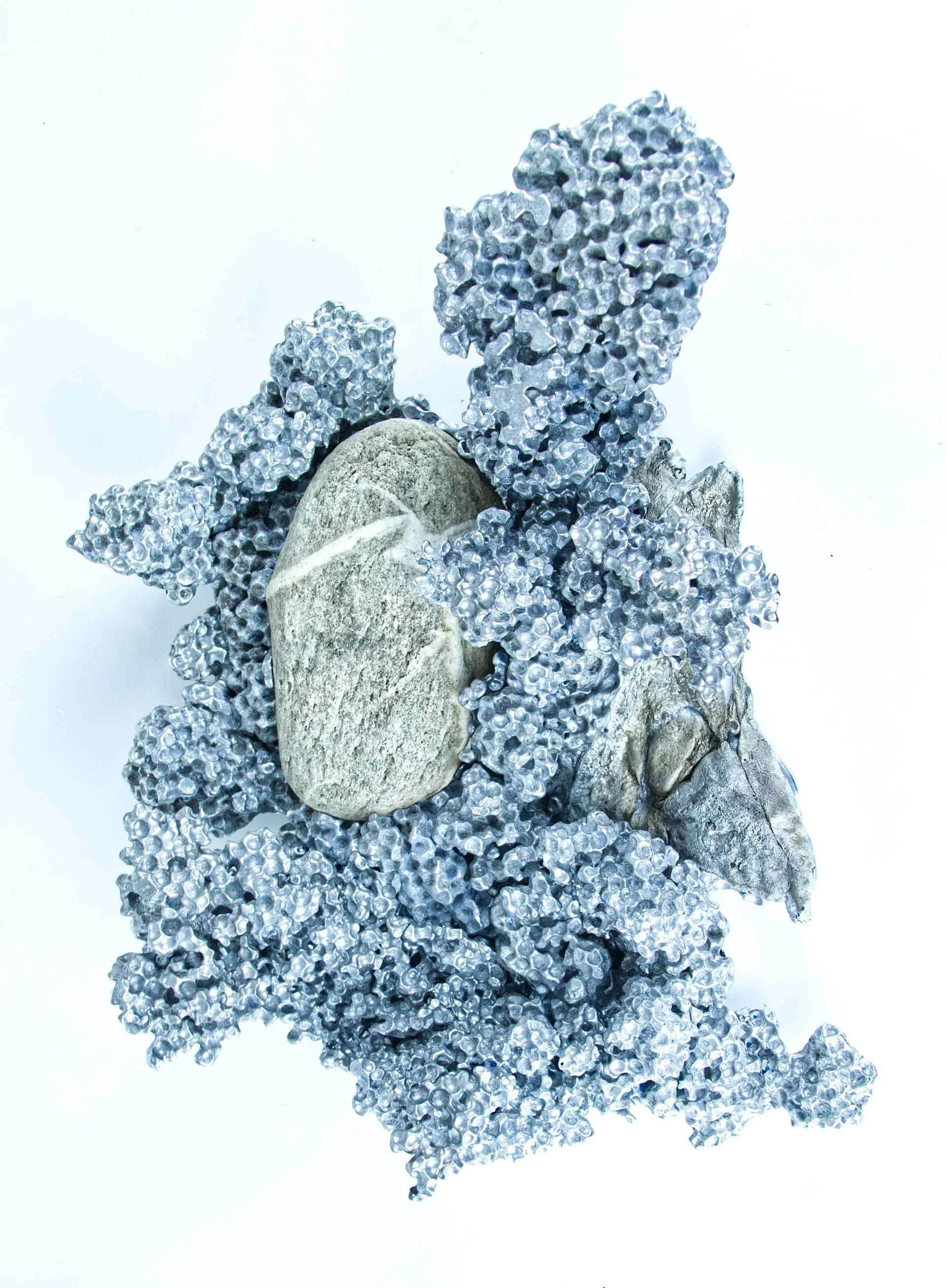 Stone I, recyceltes Aluminium & Stein, 35 x 30 x 11 cm, Unikat, 2025
