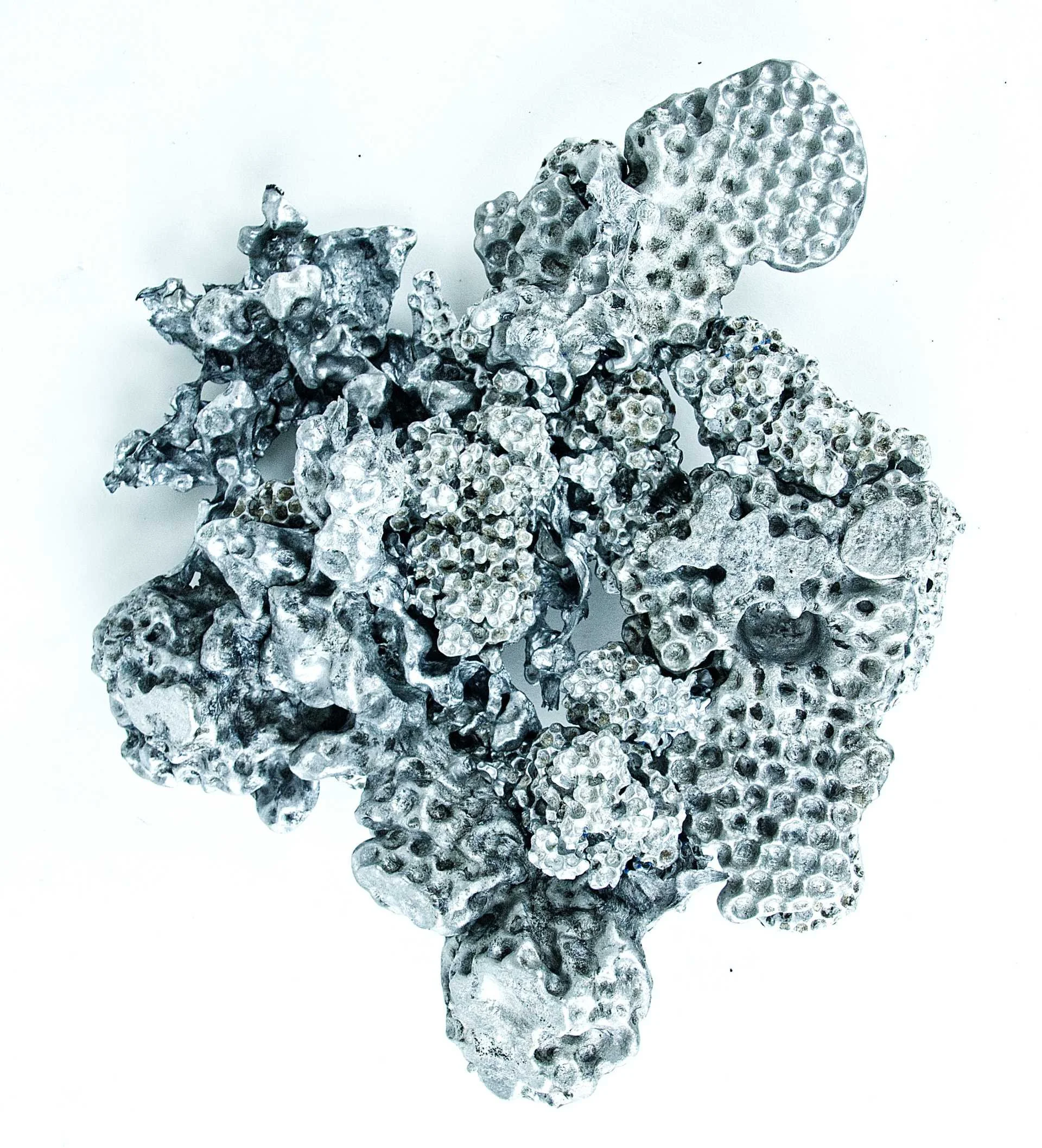 Kleine Welt, recyceltes Aluminium & Granulat, 29 x 26 x 8 cm, Unikat, 2025