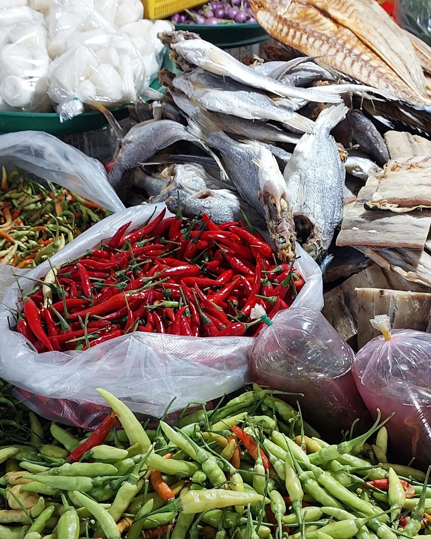 Mornings are for markets.