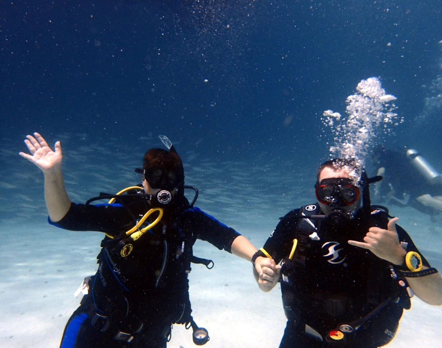This past week, David and I took the plunge and officially became divers! Thanks to our amazing instructor Robin Brown of @atlantisdiversphuket, the two of us are now PADI certified Open Water Scuba Divers, allowed to dive to 18 meters/60 feet. We ex
