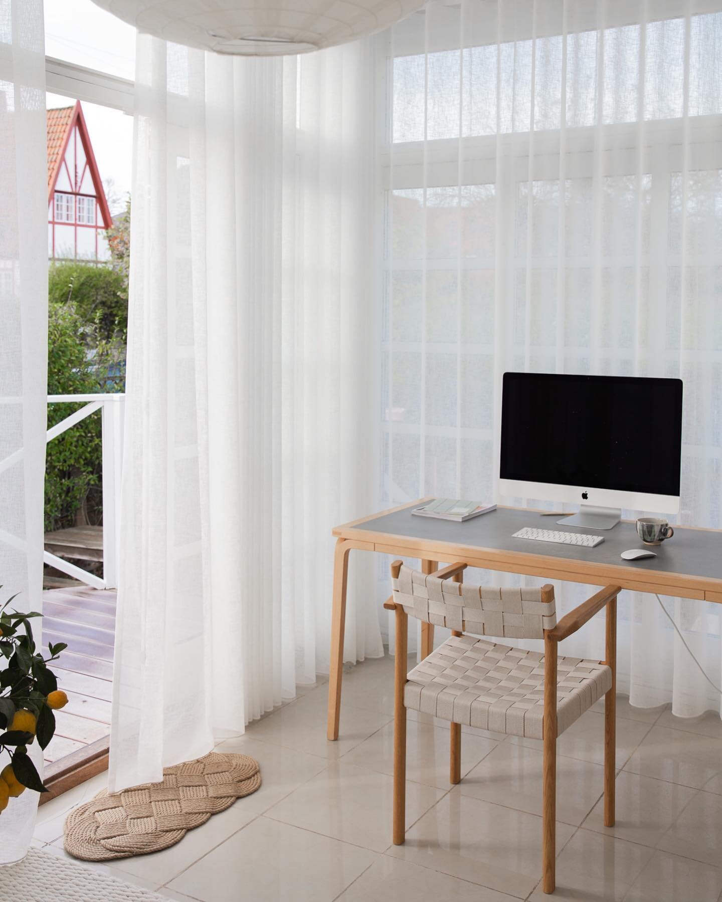 I am working quite a lot from home these days 🖥 And honestly, I have rarely been more productive or focused. Here&rsquo;s a few tips on what works for me when having a home office;

🧼 I spend 5-10 minutes in the morning tidying after the kids. No m