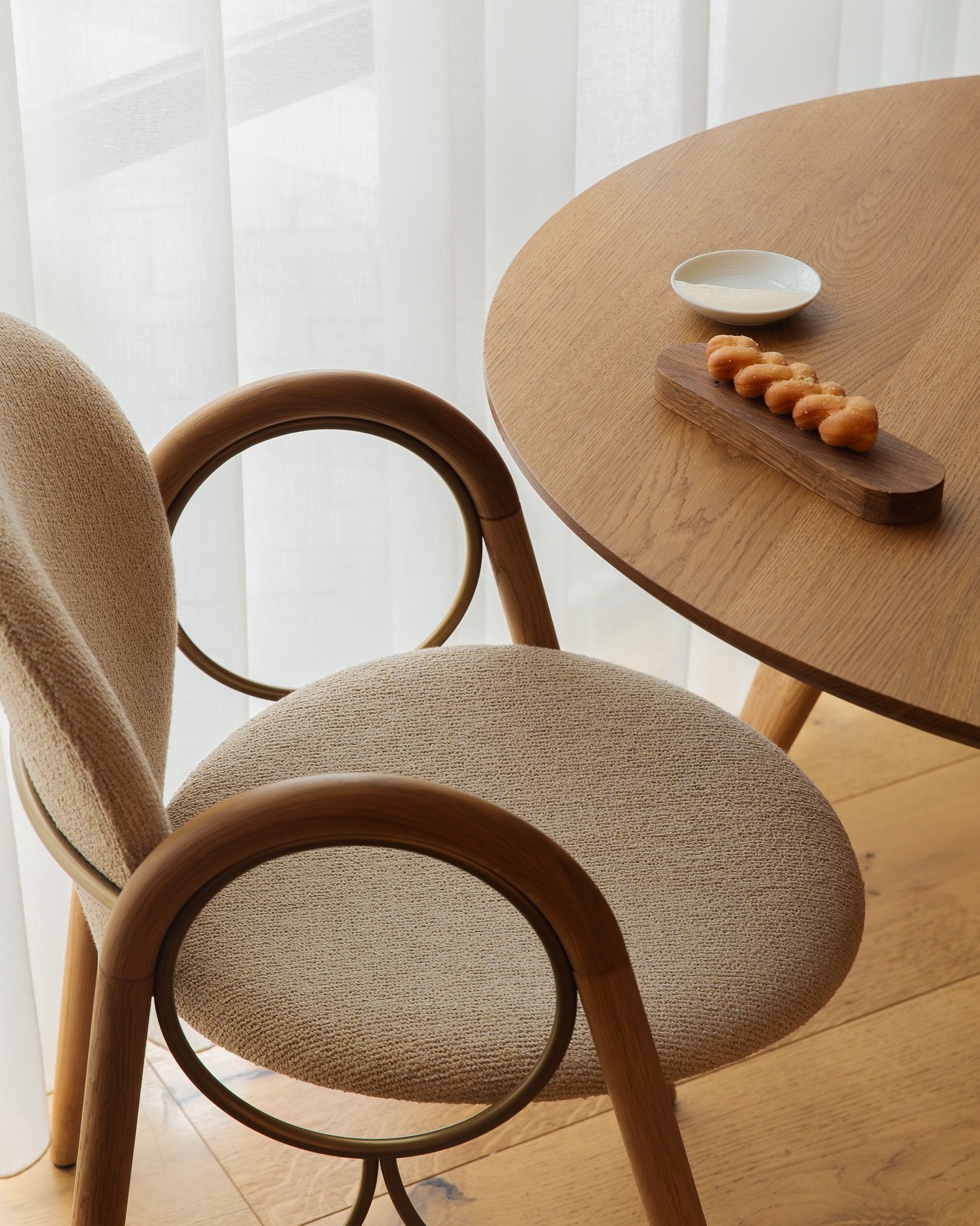 Photo story from Copenhagen&rsquo;s two-starred Michelin restaurant @koancph ✨ Swipe for stunning interiors, and a menu mixing Korean techniques with local ingredients. 

@nannaditzeldesign @brdrkruger @kristianbaumann 

#copenhagen #michelin #koancp
