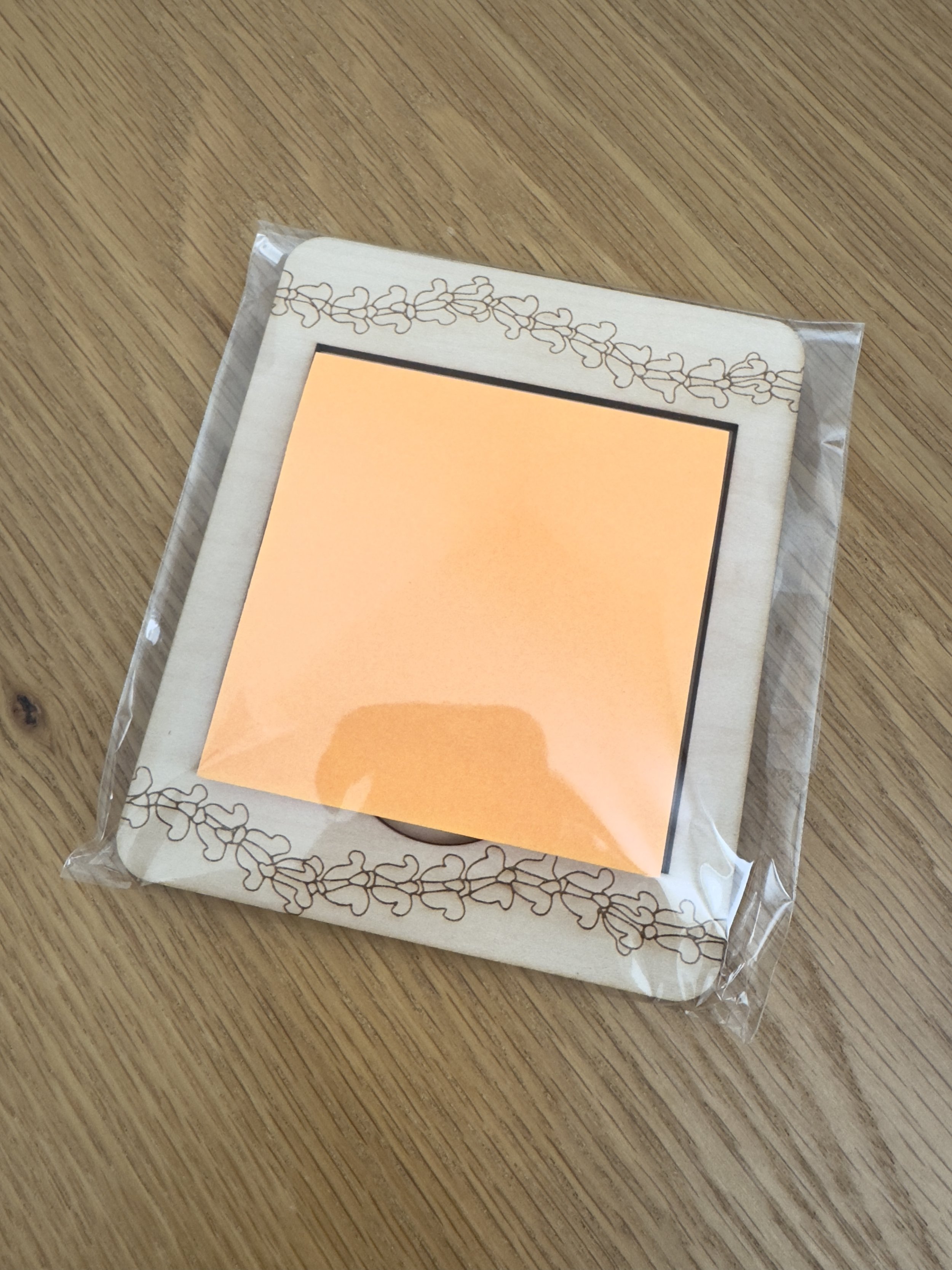 Sticky Note Holder_Kalaunu.jpg
