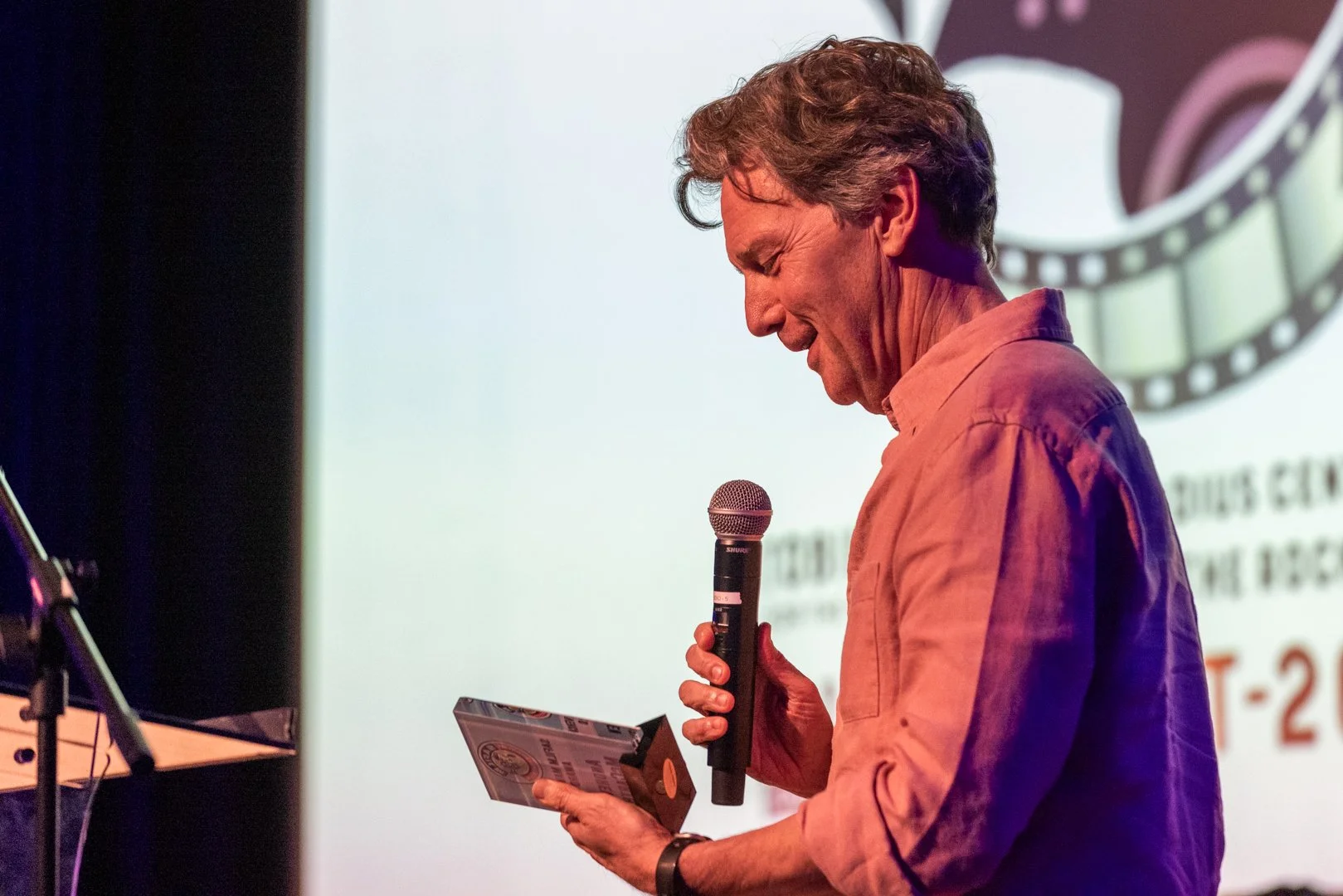 ANDREW MCCARTHY ACCEPTS MAVERICK AWARD.jpg
