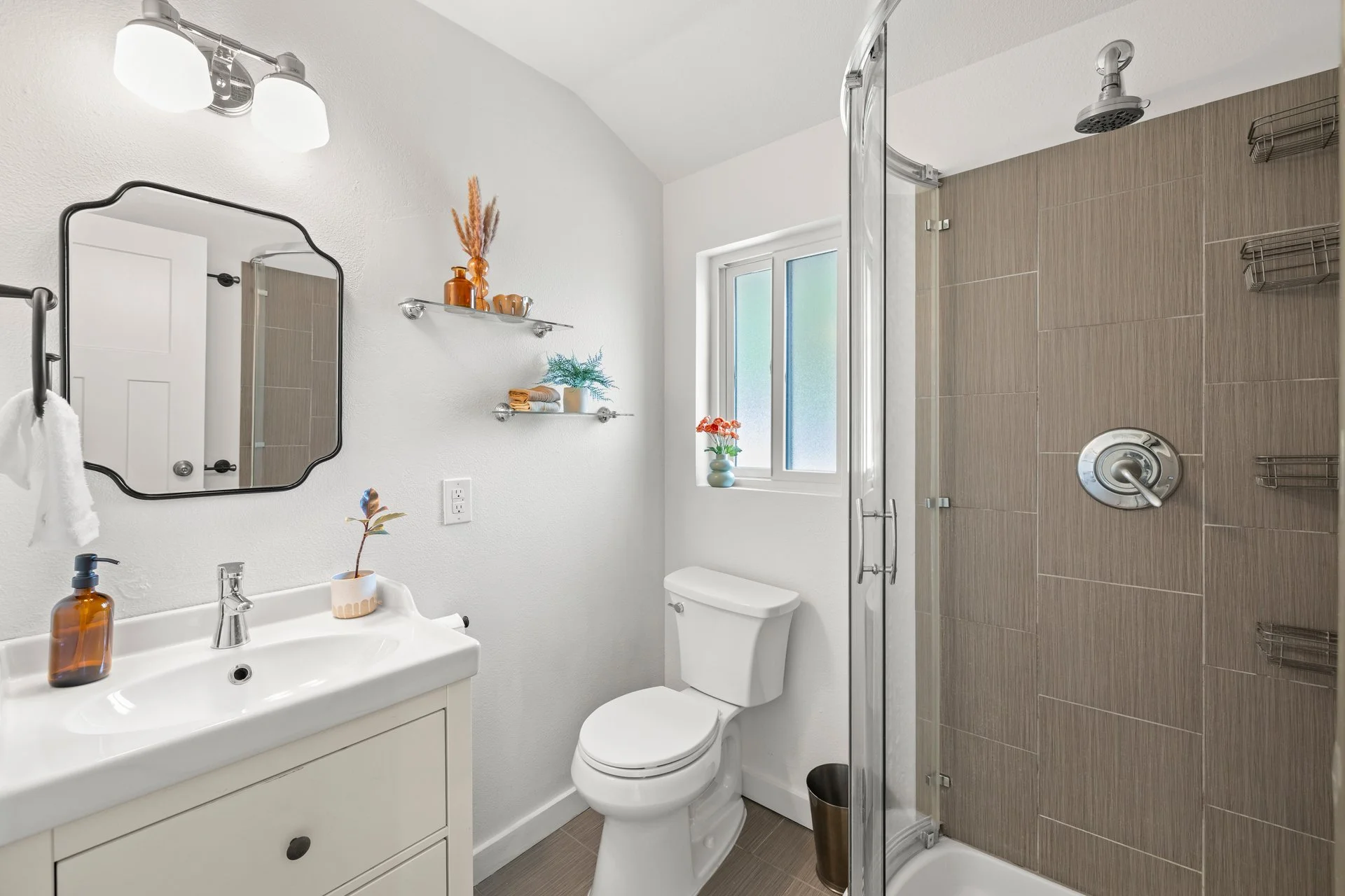 025-4009Southeast48thAvenue-Portland-OR-97206-SMALL.jpg
