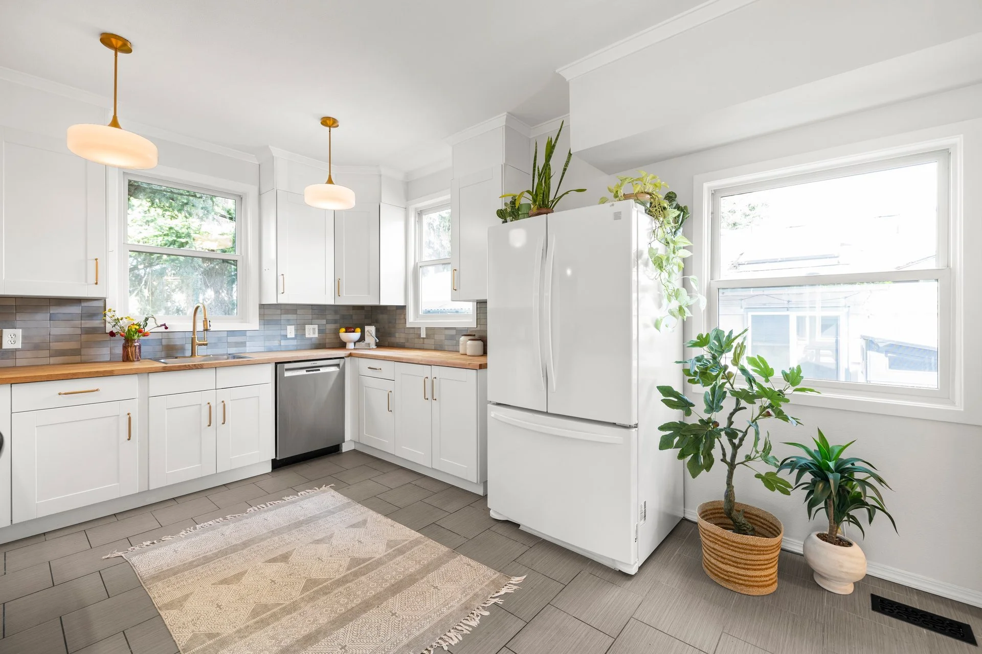 015-4009Southeast48thAvenue-Portland-OR-97206-SMALL.jpg