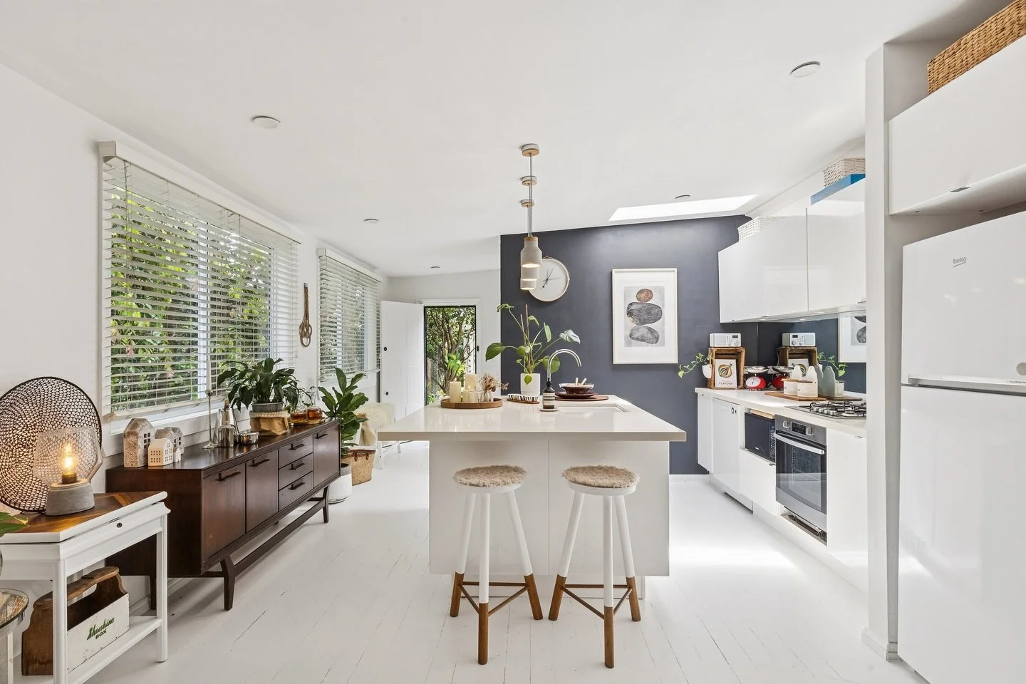 Things hidden in cosy backyards are always a joy to find 🏡
.
.
.
@raywhiterozelle #realestatephotography