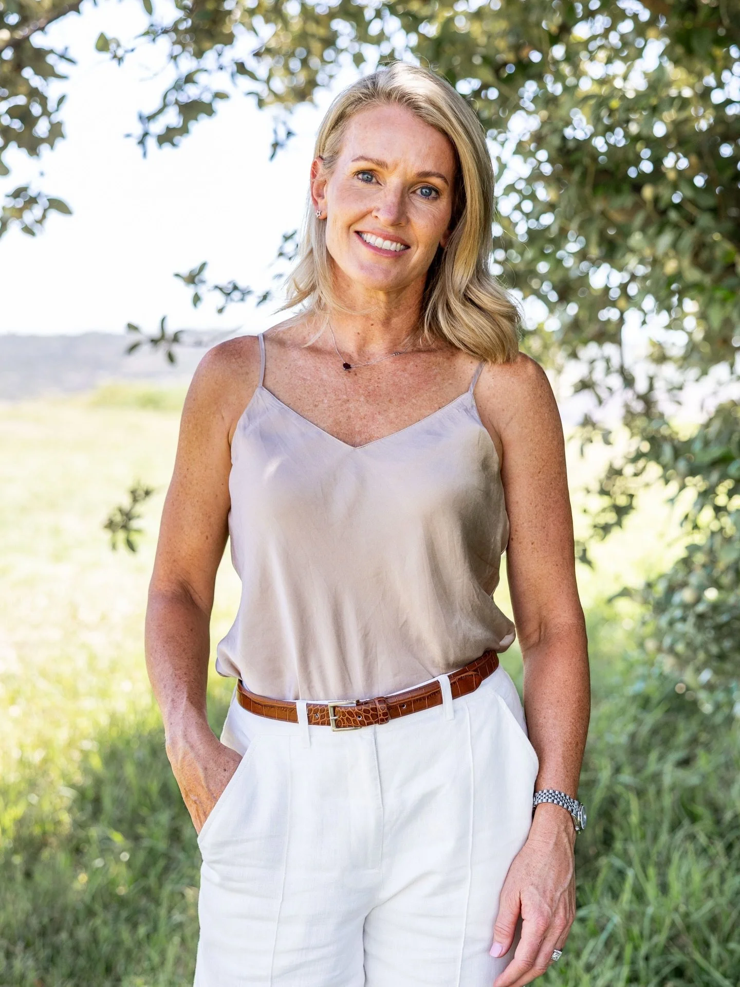 I seem to collect Olympians. Not Olympic medals, but I prefer the people anyway 🤣
A breath of elegance and delight, the amazing @louisedobson_oam_oly 
.
.
.
#portraitphotographer #ascloseasilleverget #olympian