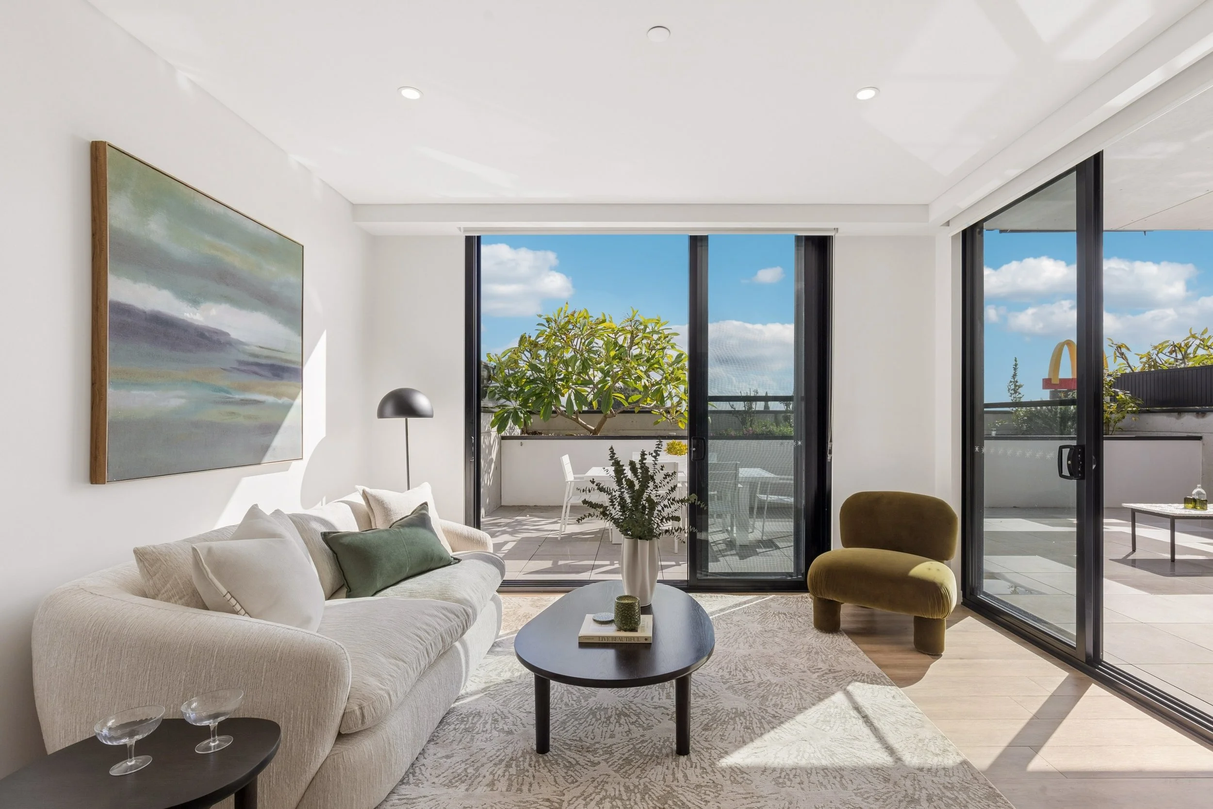 Sunny terraces in Drummoyne @raywhiterozelle ☀️
.
.
.
#realestatephotography