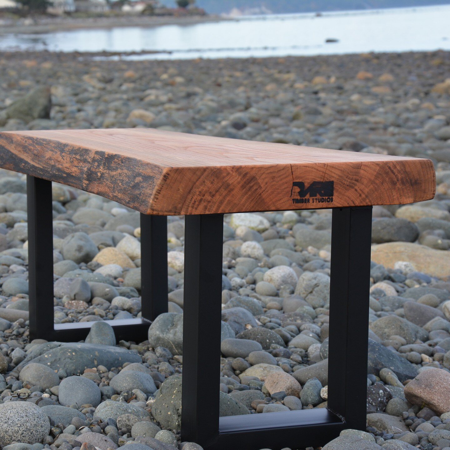 red oak outdoor bench #liveedge #westcoast #bench #woodworking #oak #redoak #woodart #vancouverisland #homedecore #backyard