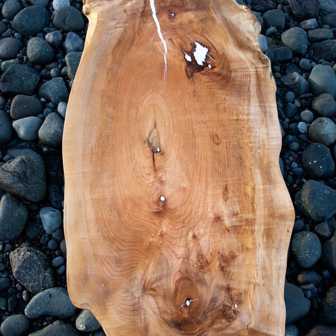 360 degree live-edge coffee table #coffeetable #liveedge #liveedgetable #creative #maple #woodworking #furniture