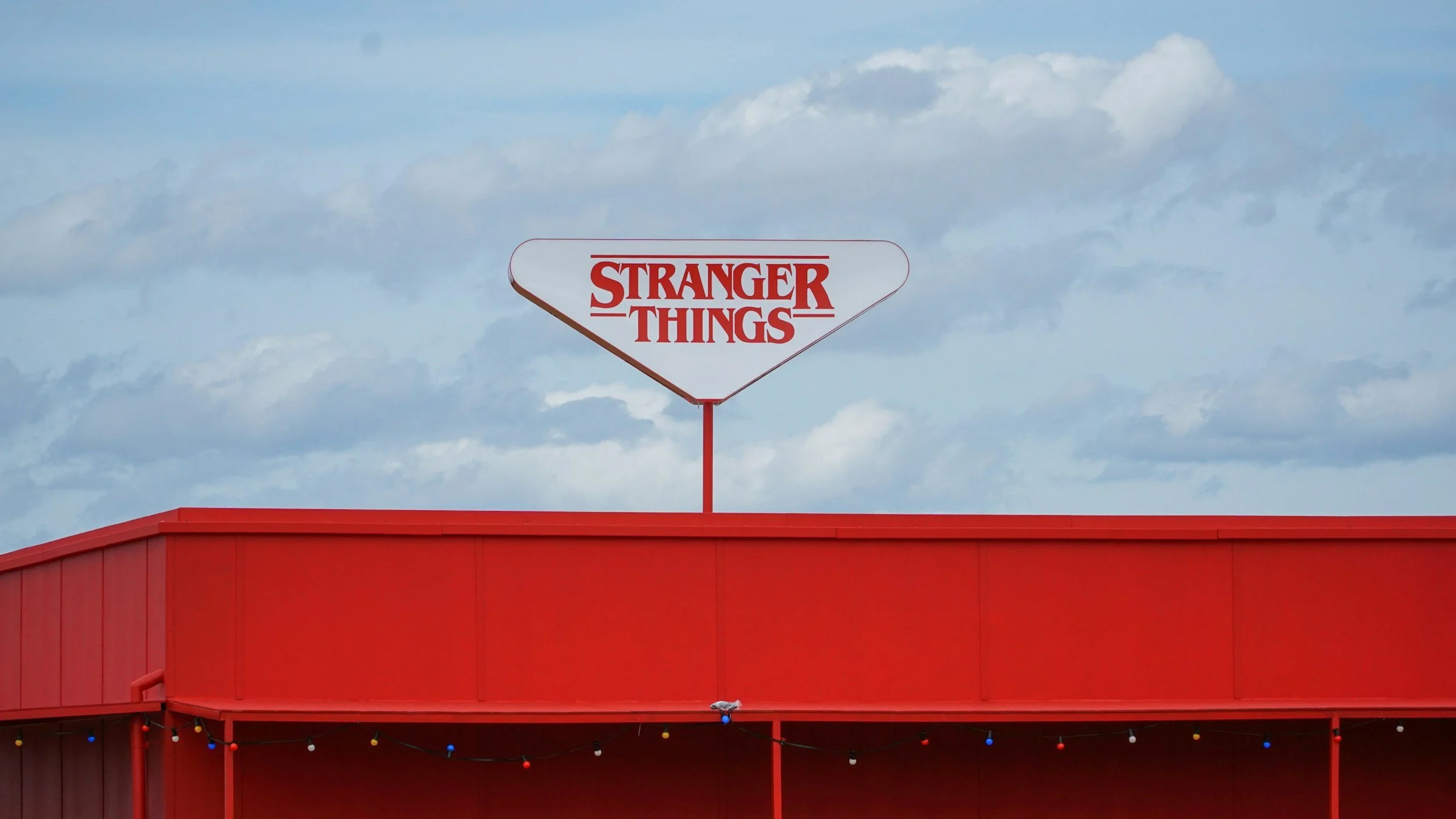 Billboard promoting the final season of Stranger Things, highlighting the show’s short five-season run and modern TV trends.