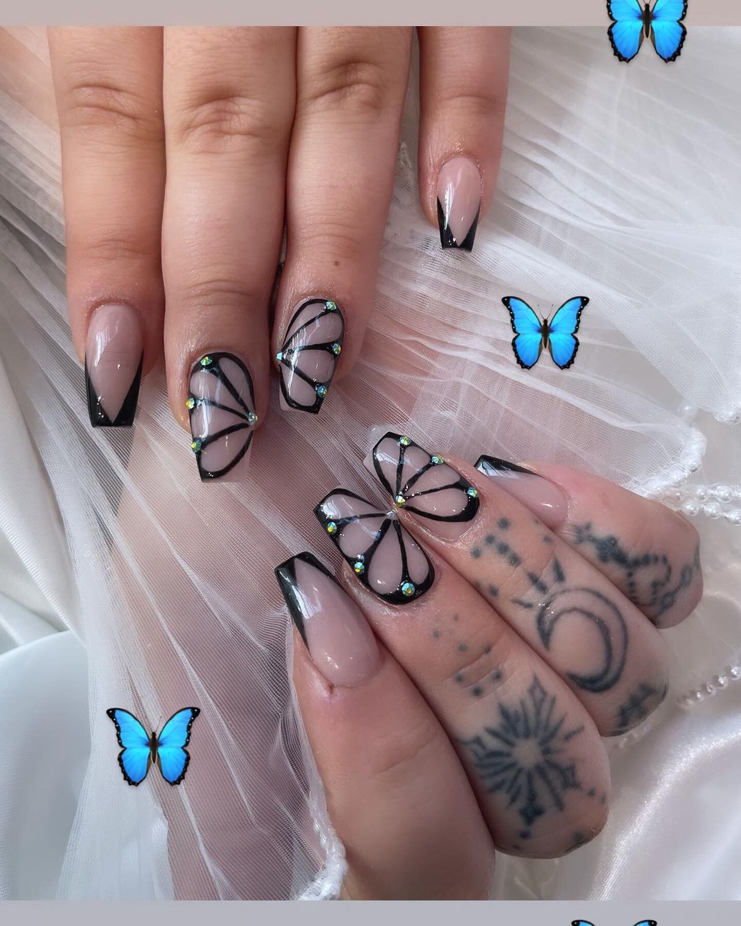 🦋 

#bechicnails #gelx #nailart #bellevuenails #beauty #butterflynails