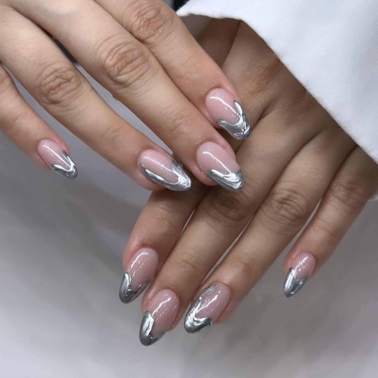 #silverchromenails #nailsnailsnails #nailsart #bechicnails #seattlenails #bellevuenails #nailsinspiration