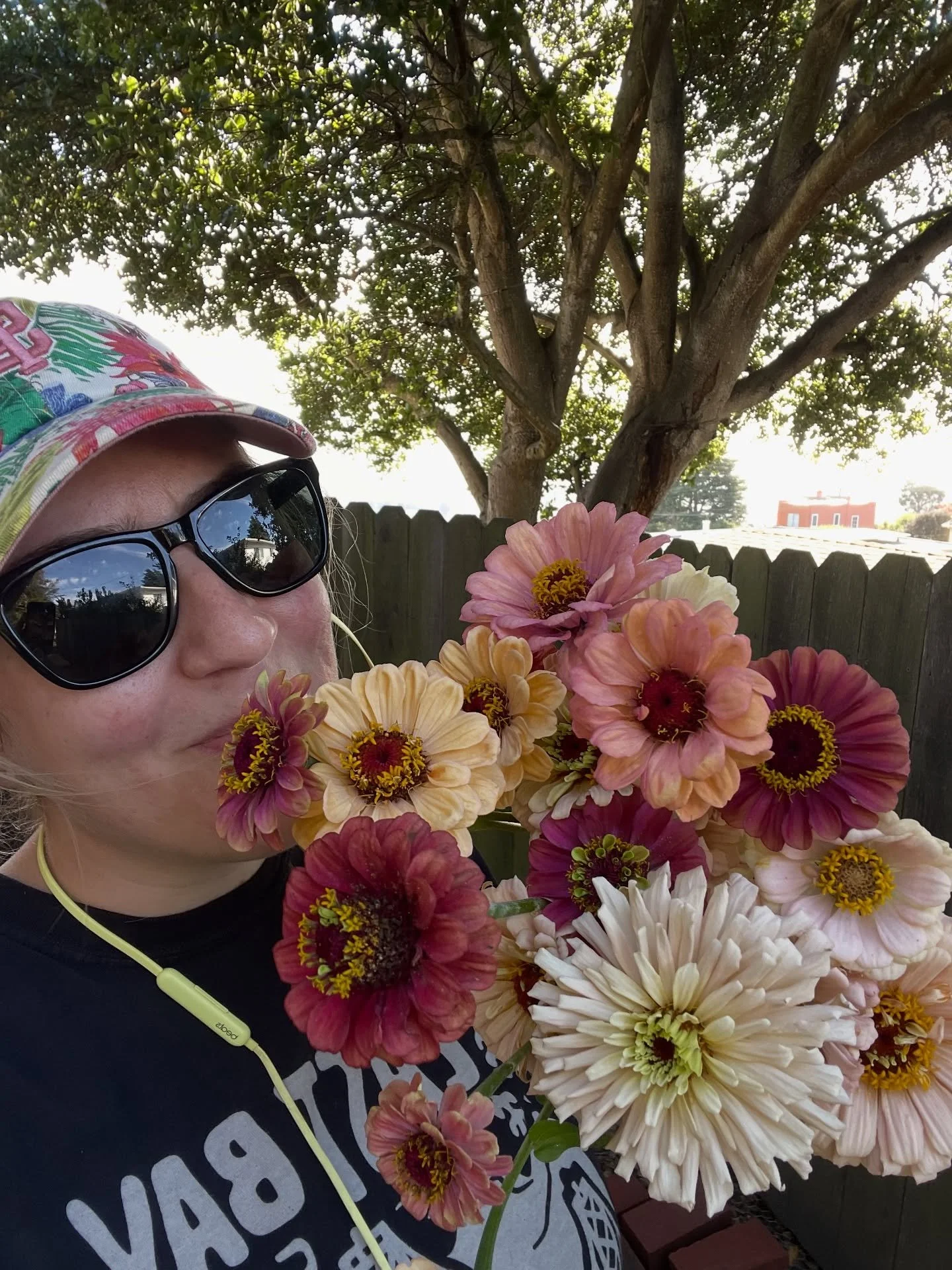 Zinniaaaaaas! 🪩💐

Glamour shots of the home grown zinnias of this year, including varieties like Ballerina, Queeny Red Lime, and Floret&rsquo;s Golden Hour.

Fall is finally creeping in so I&rsquo;ve started saving seeds. When the blooms begin to b