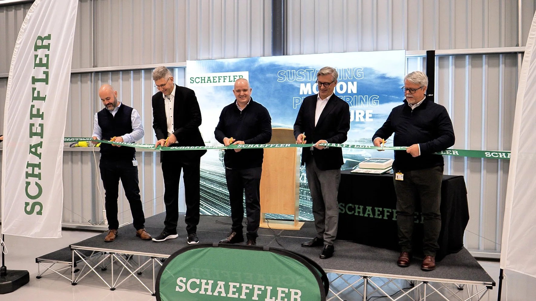 The extension has added 3200m2 split over two levels, increasing storage capacity in the warehouse by 50%