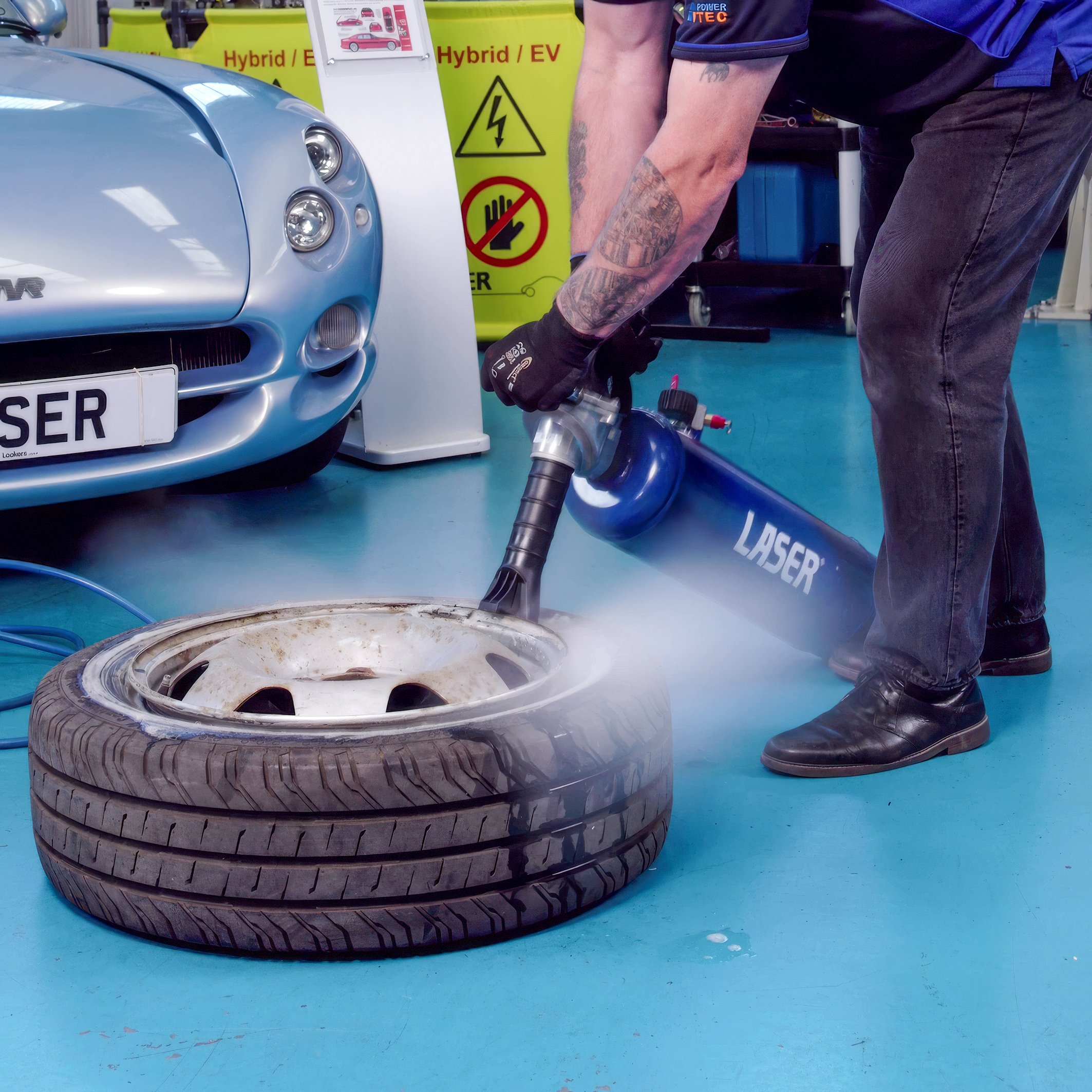 New Laser Tools Compressed Air Tyre Bead Seater — delivers a 12 litre blast