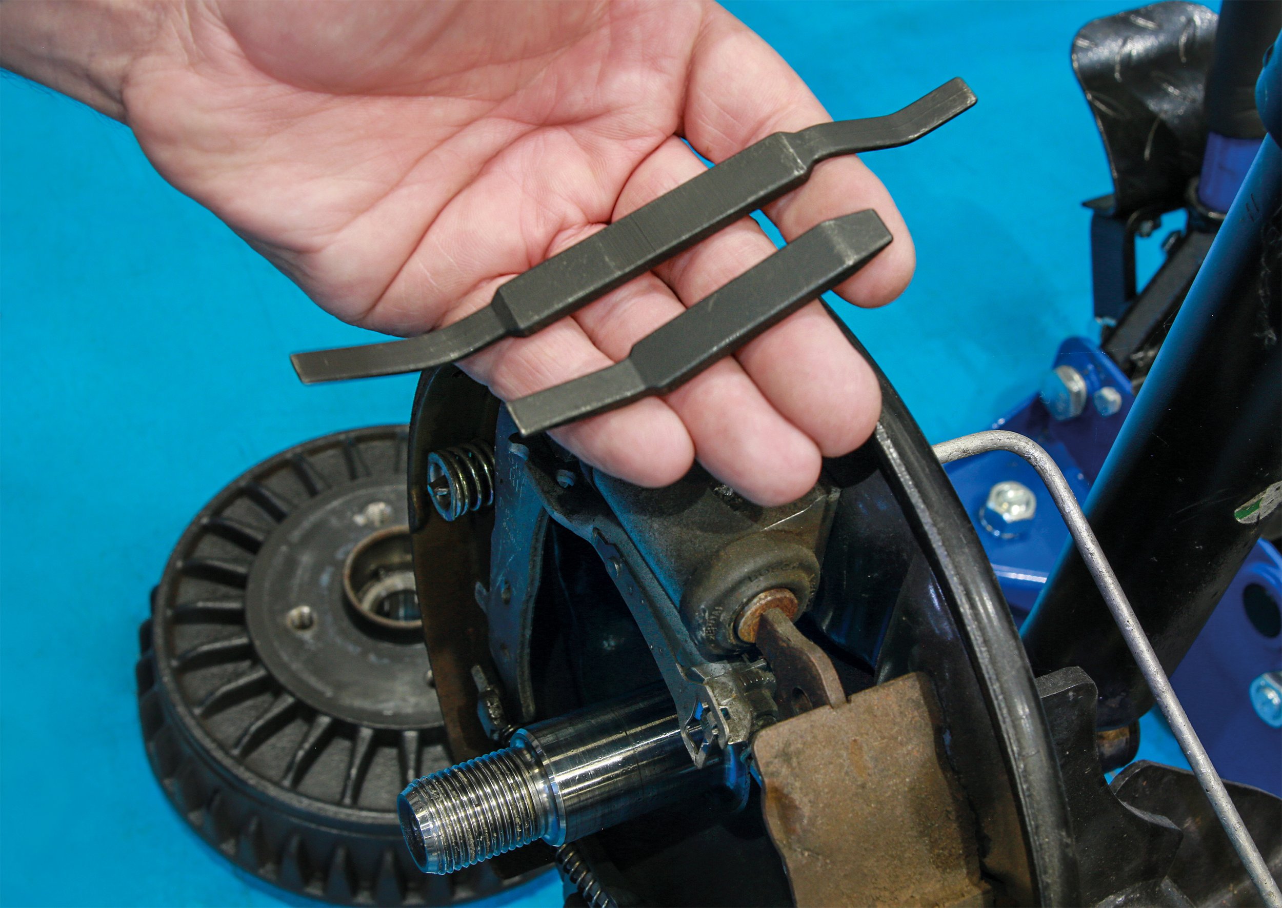 Accurate drum brake adjustment with this two-piece tool set