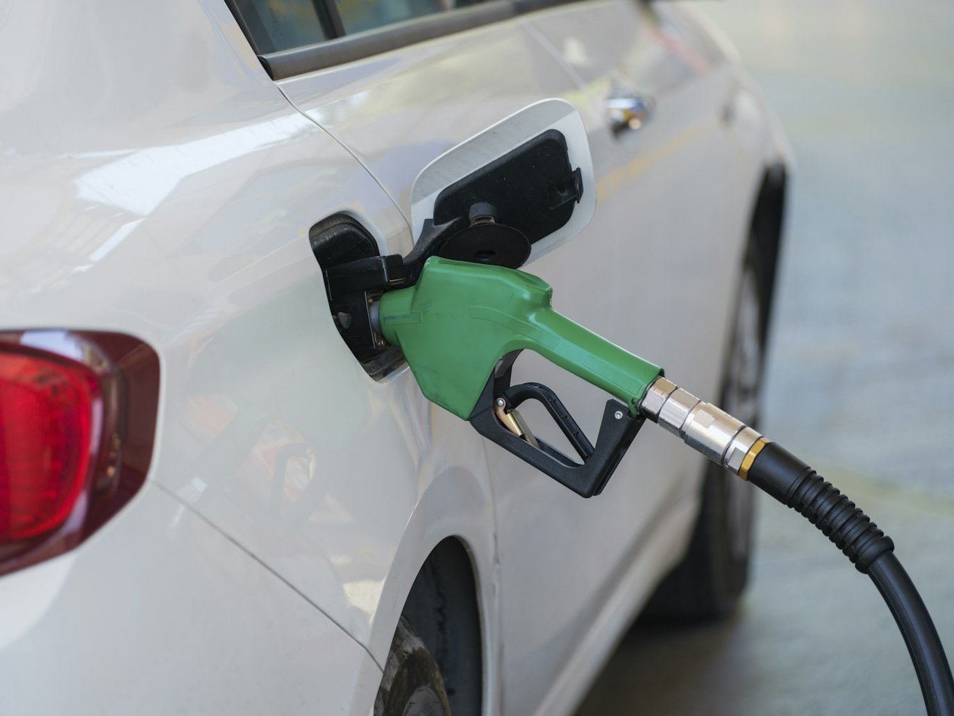 Motorists Warned: These Common Car Mistakes Could Be Costing You at the Pump