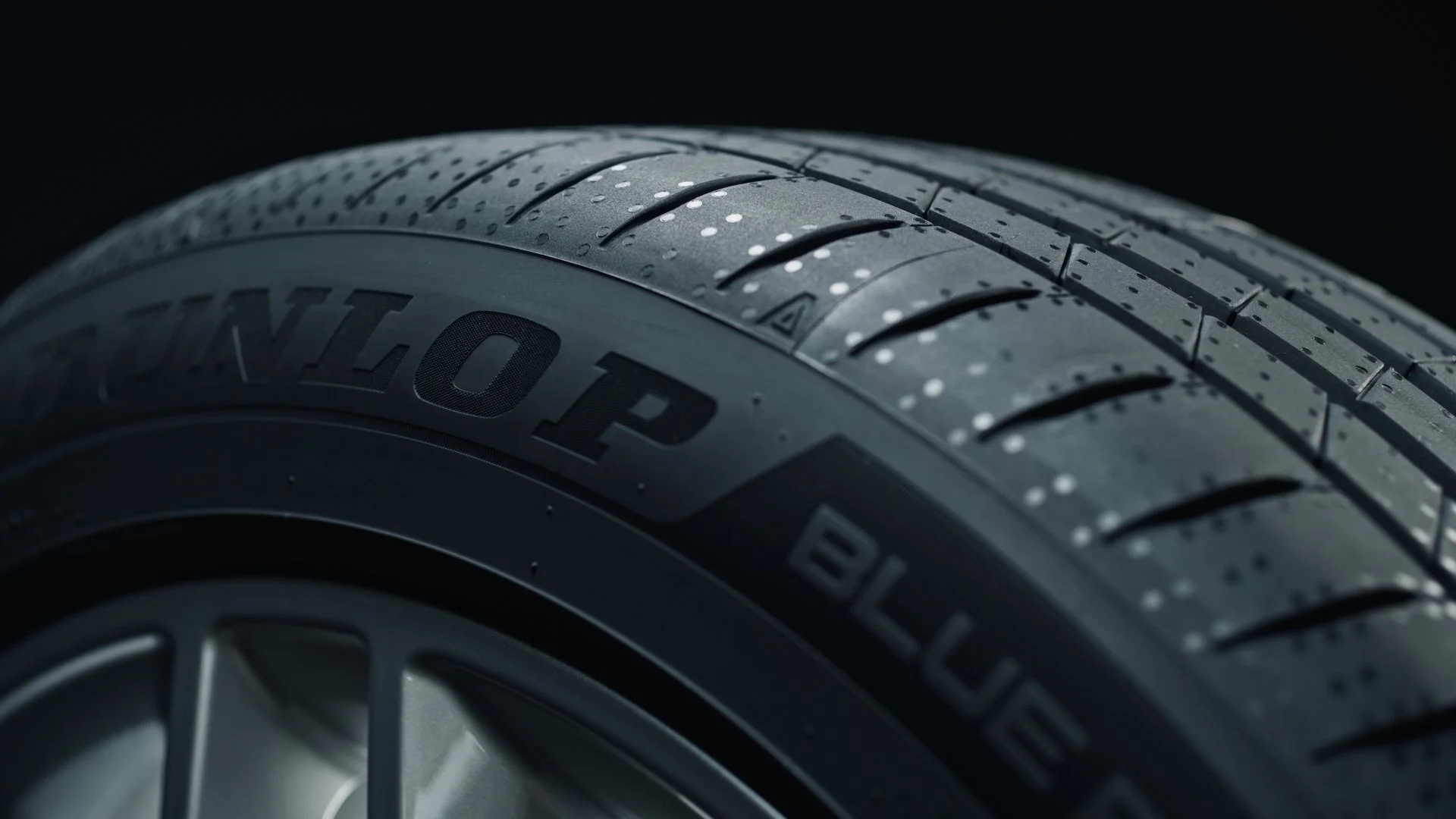 DUNLOP’s new era begins with BLUE RESPONSE TG