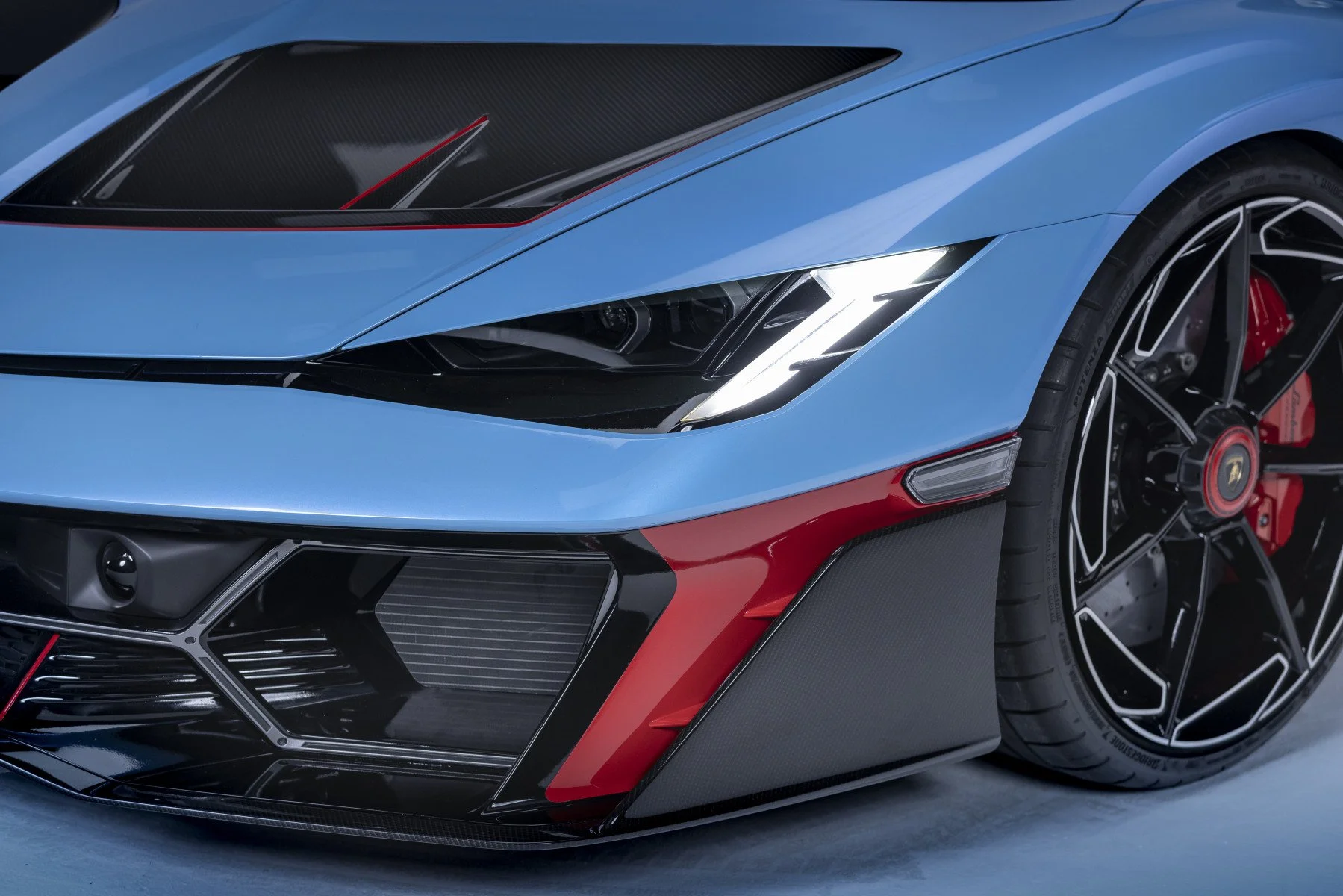 Bridgestone Chosen as Tyre Partner for Lamborgvhini Fenomeno Roadster