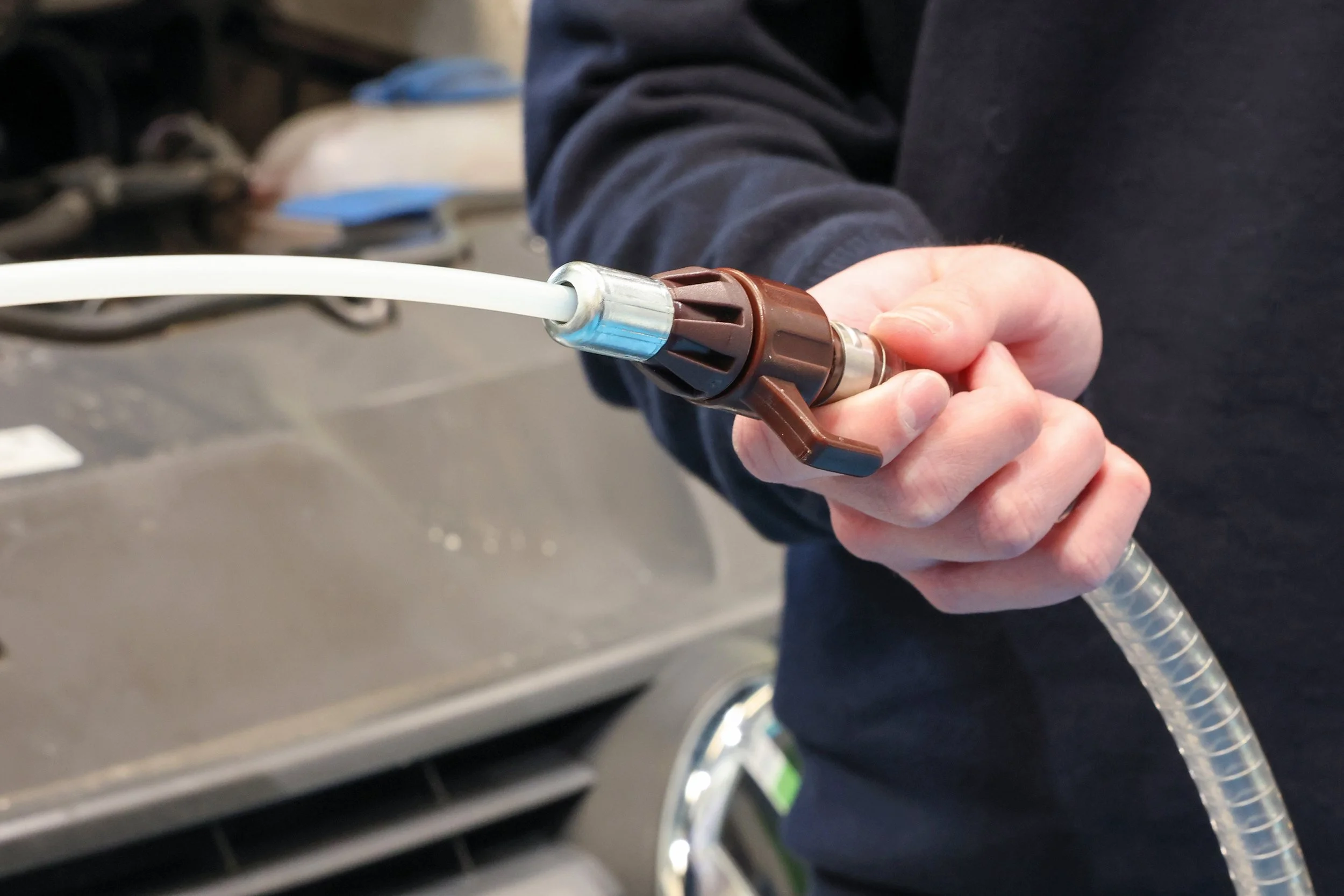 Laser Tools introduces manual vacuum extractor designed for modern high-capacity engines