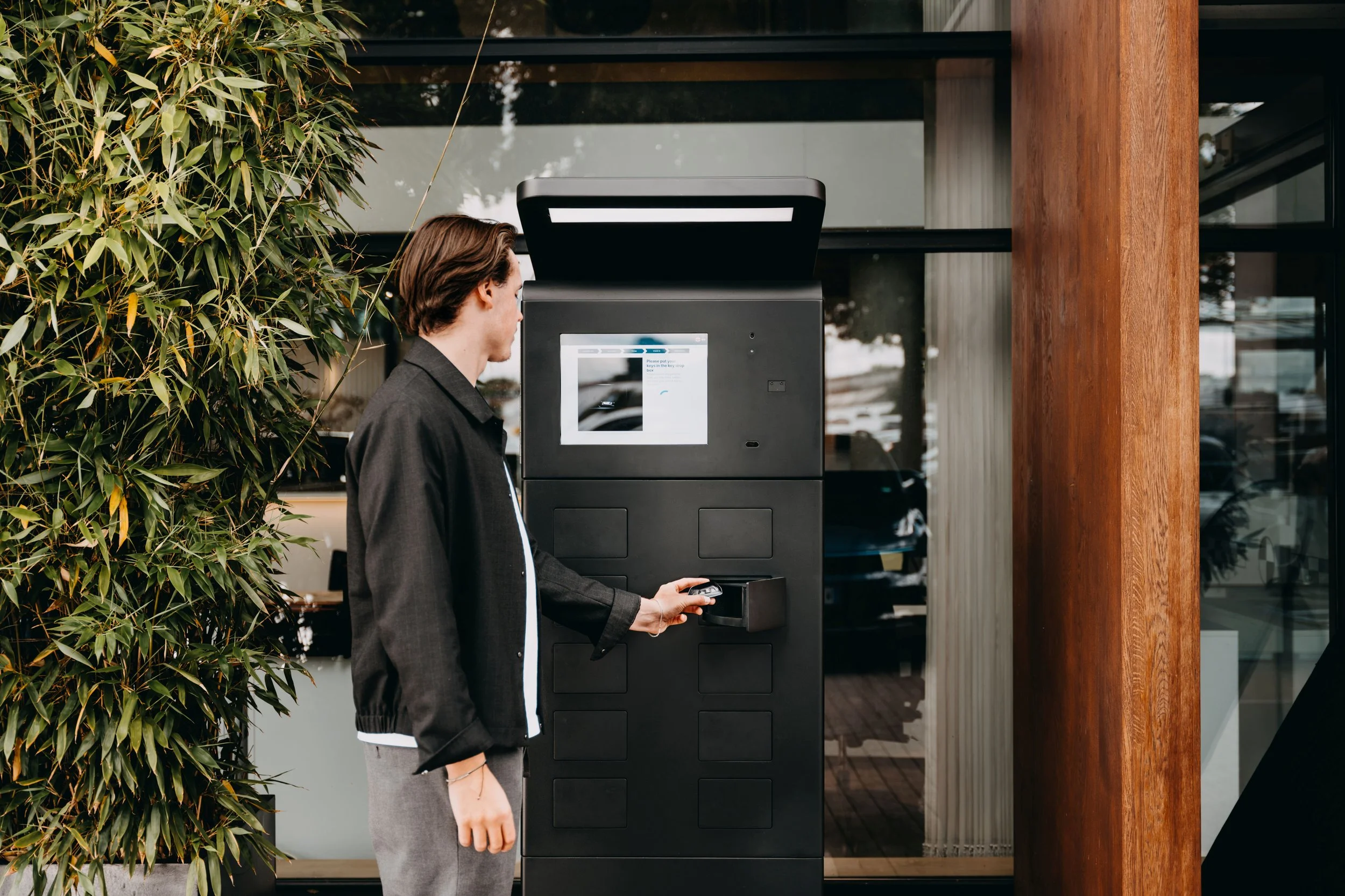 Younger aftersales customers favour self-service over speaking to service staff