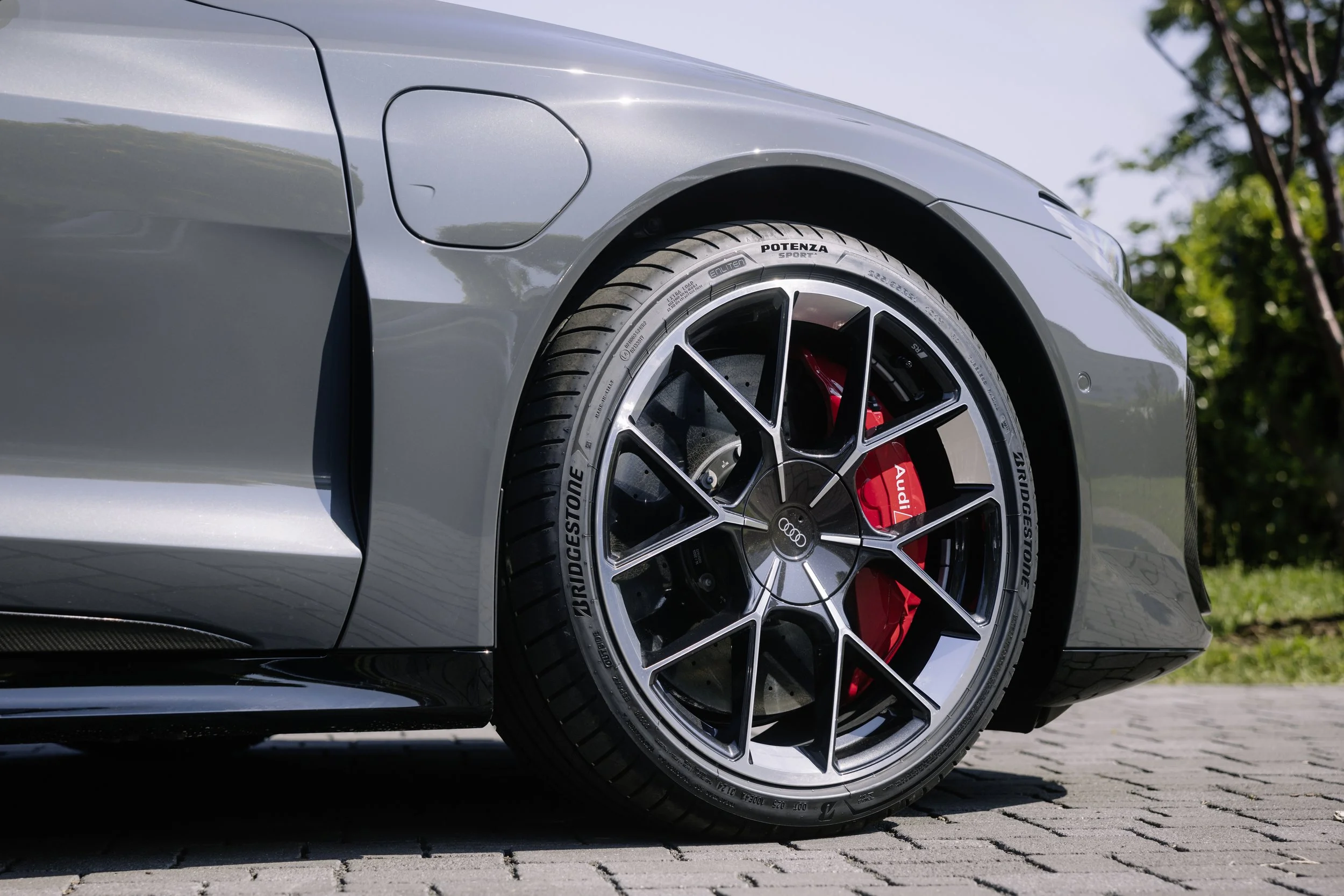 The next-generation tyre delivers exceptional dry performance, paired with outstanding wet handling