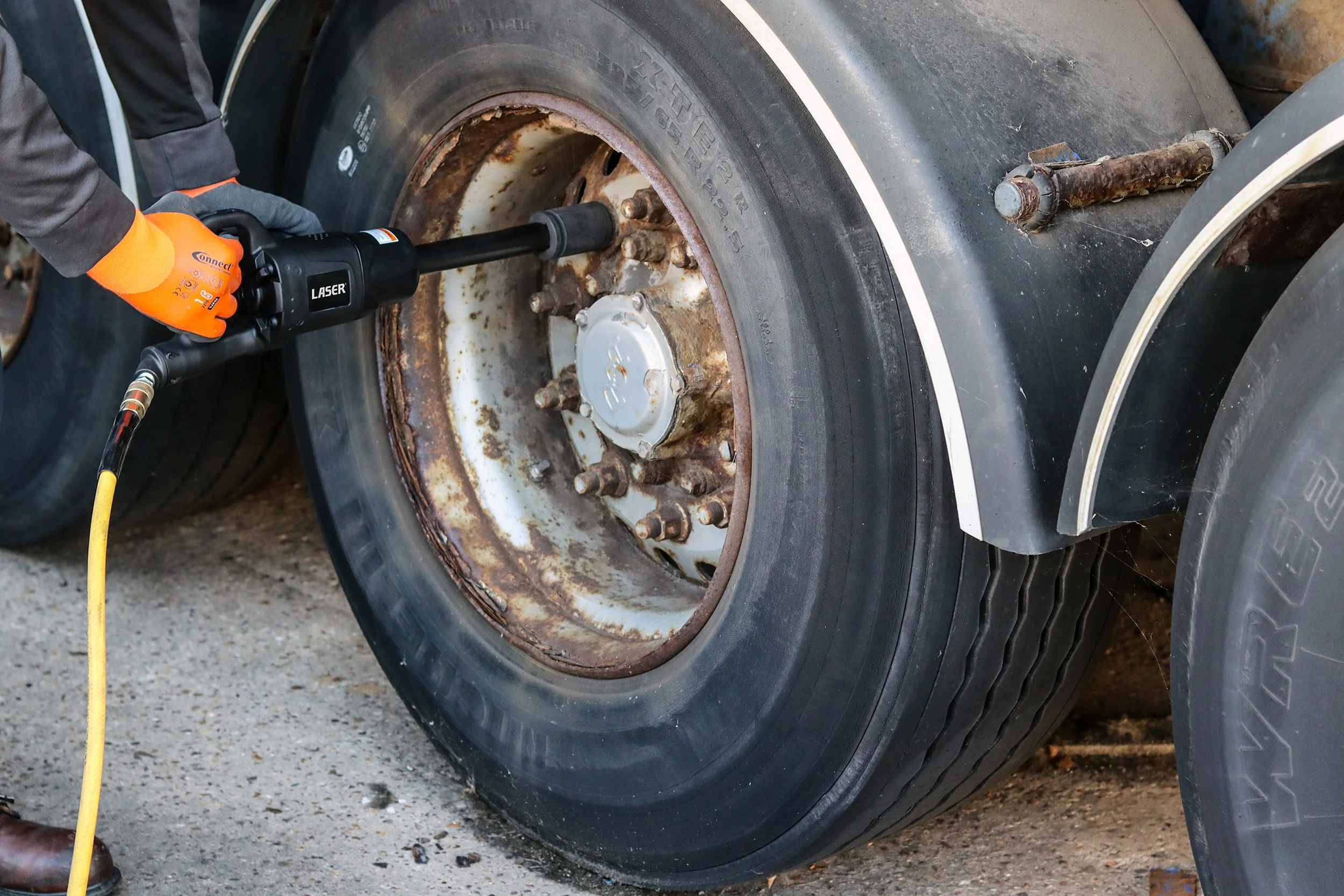 High torque, lower weight — a kinder, smarter impact wrench for HGV, plant and fleet work