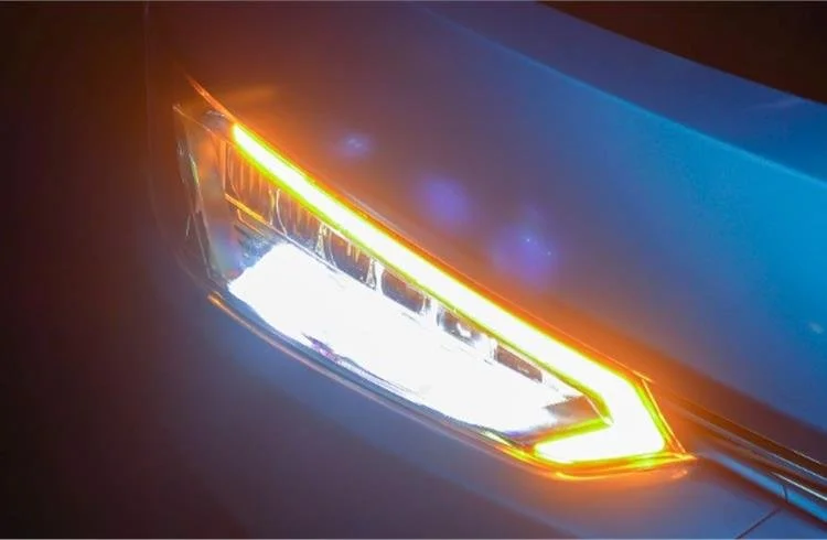 UK government to review vehicle and headlamp design as headlight glare increasingly affects UK drivers