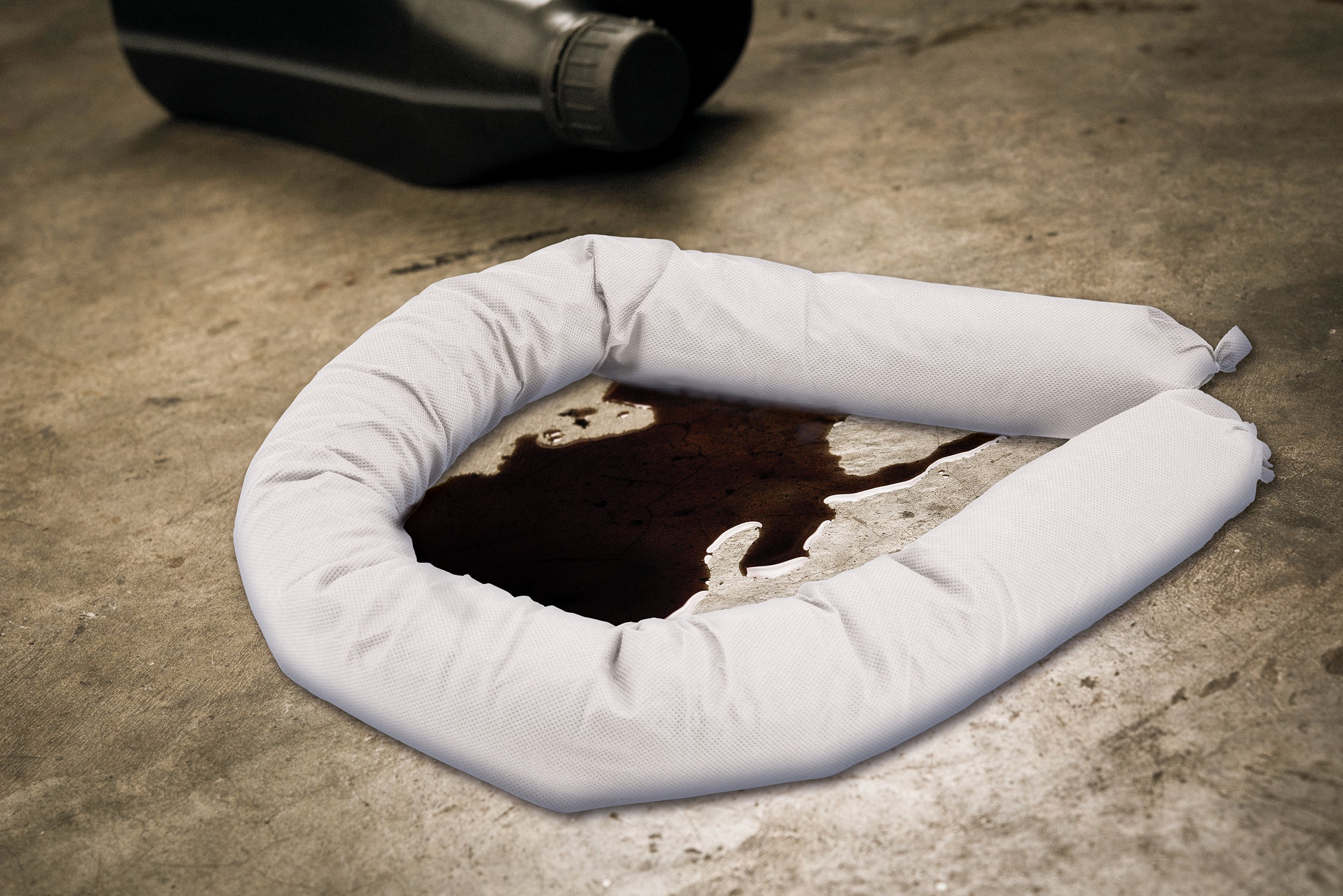 Small oil leaks and spillages are a fast route to workshop slips, damaged floor finishes and costly clean-ups