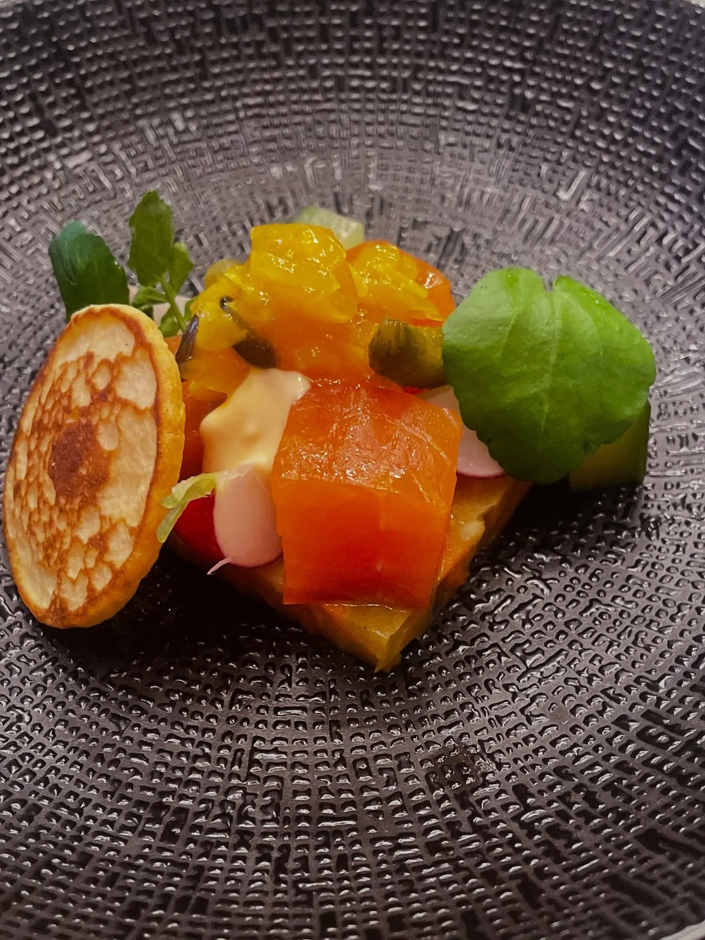 Voorgerecht
Terrine gele bietjes, wortel, knolselderij, Schotse gerookte zalm 
Blini met chutney van mango en abrikoos, zon gedroogde tomaten mayonaise.  #zeist #zeistcentrum #utrechtseheuvelrug #weekend #eurotoques #chefschoice