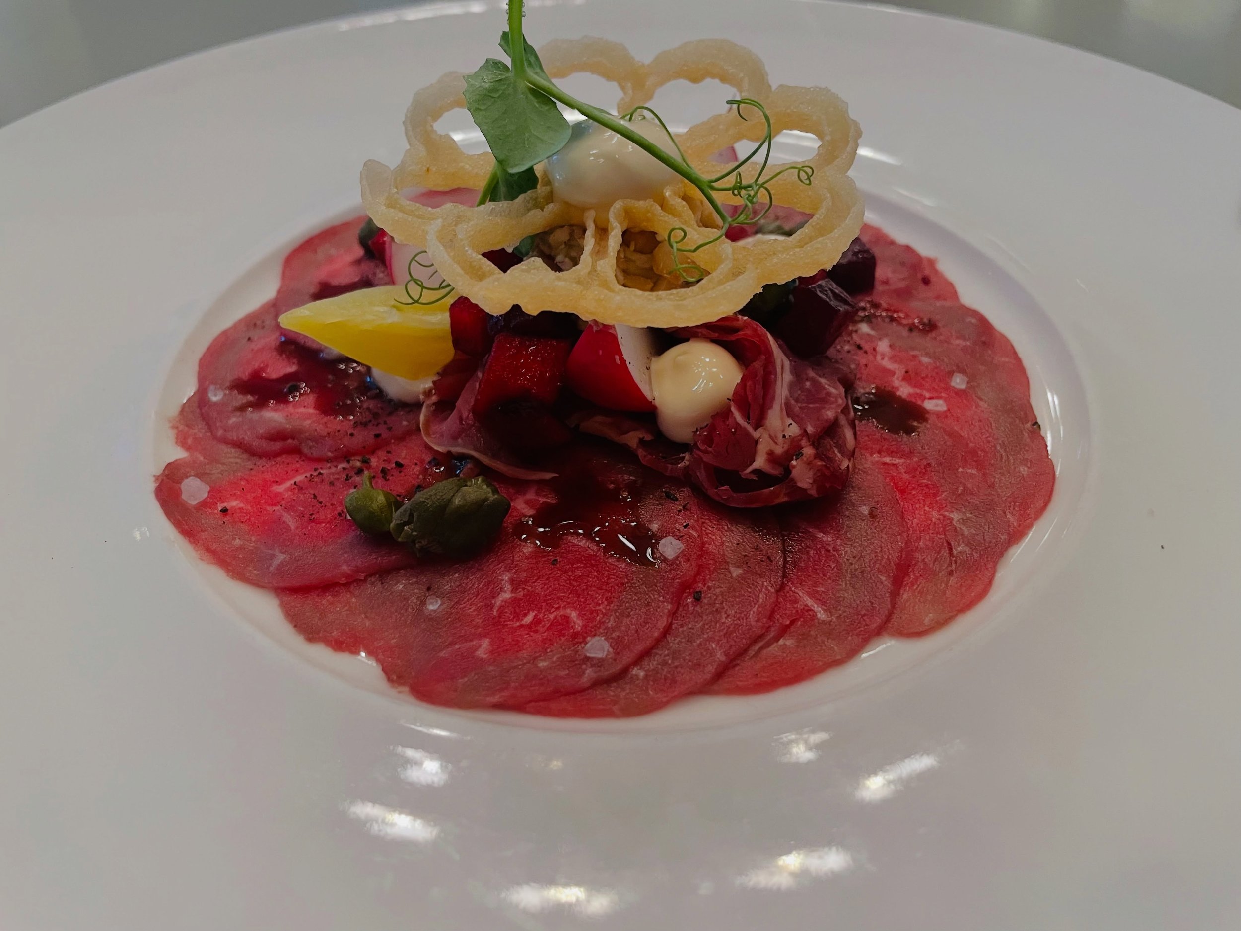 ✨ Zin in een gezellige avond? Wij staan voor je klaar! ✨
Vanavond is d&eacute; perfecte avond om er even uit te gaan. Of je nu komt voor een borrel, een uitgebreid diner of gewoon een fijne sfeer &mdash; bij ons ben je aan het juiste adres. 🍷🍽️
🔥 