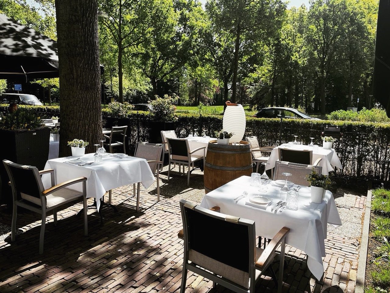☀️ De zon laat zich zien&hellip; tijd voor terrasdagen bij Restaurant First
Van een ontspannen lunch tot cocktails in de middagzon en een sfeervol diner in de avond &mdash; ons terras is the place to be deze lente. 🌿✨

Kom genieten van goed eten, fi