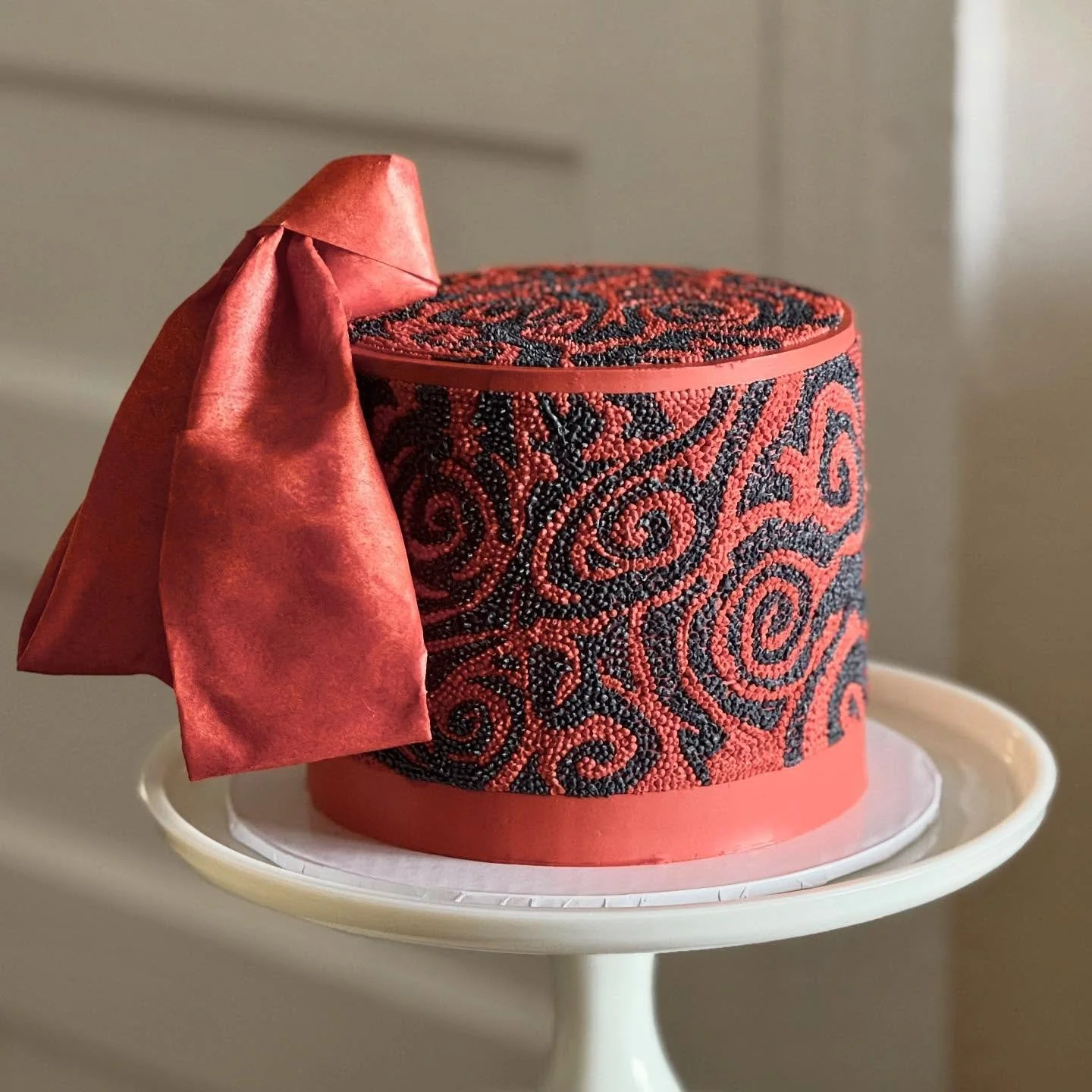 Downton Abbey dresses as cakes day 2: Edith!

Wafer paper bow and buttercream beads. So. Many. Beads. 😮&zwj;💨

Thanks to @downtonabbey_official and @larrycarmichael for the inspiration!