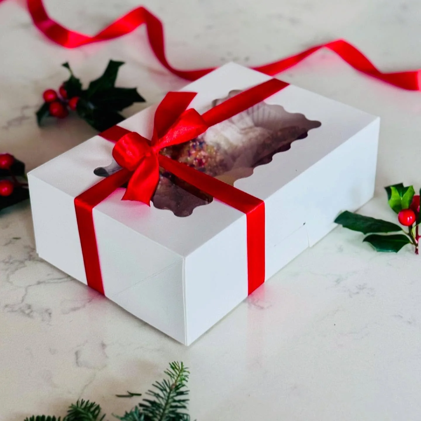 Holiday cookie boxes are available for preorder!

Each box includes:
&bull;Chocolate orange cookies
&bull;Gingerbread blondies
&bull;Coconut lime shortbread
&bull;Salted graham confetti cookies
&bull;Ginger macadamia florentines
&bull;Strawberry yuzu