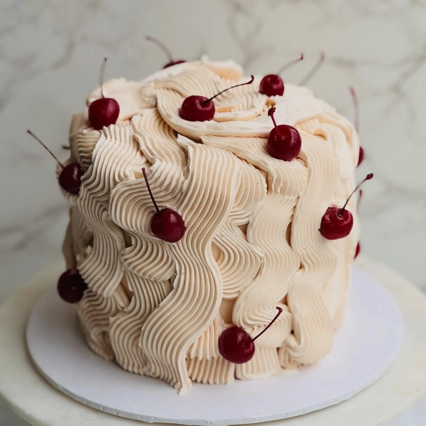 New design in the online shop!

Ribbons of buttercream dotted with maraschino cherries - you choose color, flavors, and size 🍒

Visit the link in profile to customize yours!