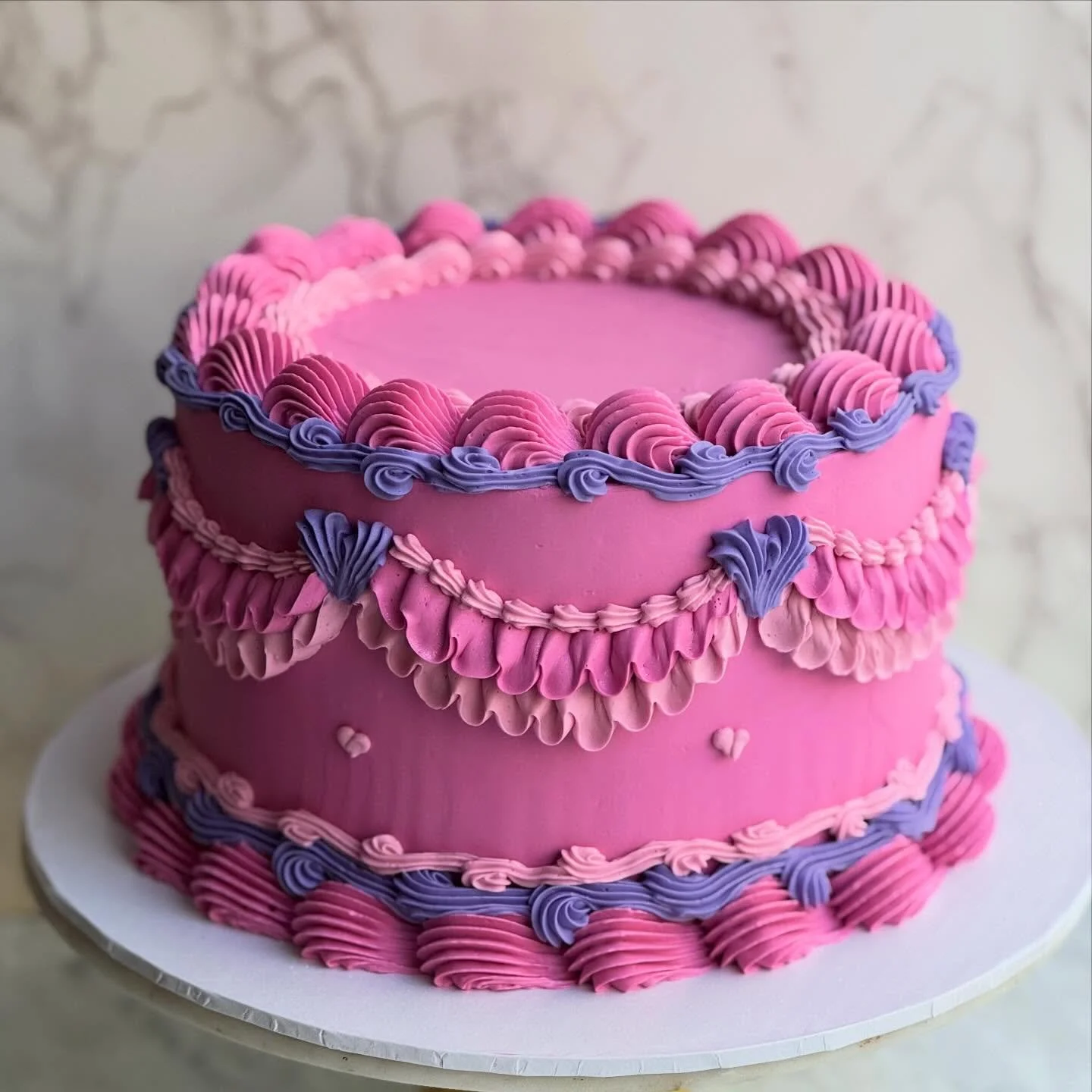 Classic vintage design, now available to customize and purchase in the online cake shop!

This is confetti cake, vanilla buttercream, and colors to match a KPop Demon Hunters topper 🎶