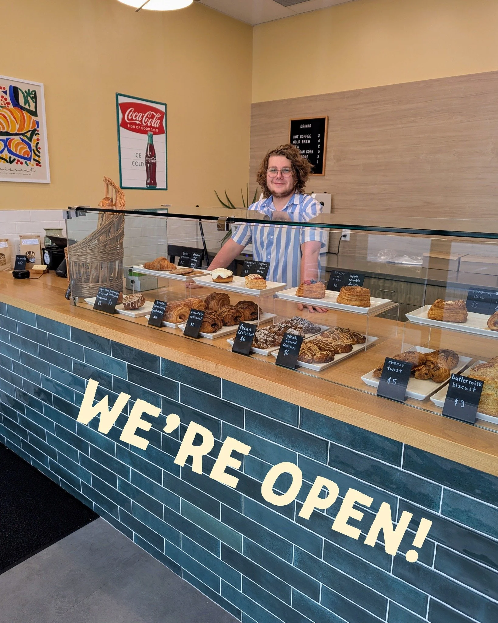 We're back! We're well rested and ready to rev up for the holiday season! Keep an eye out this month for new pastries with fall flavors. 

#bakery #croissant #indyfoodie