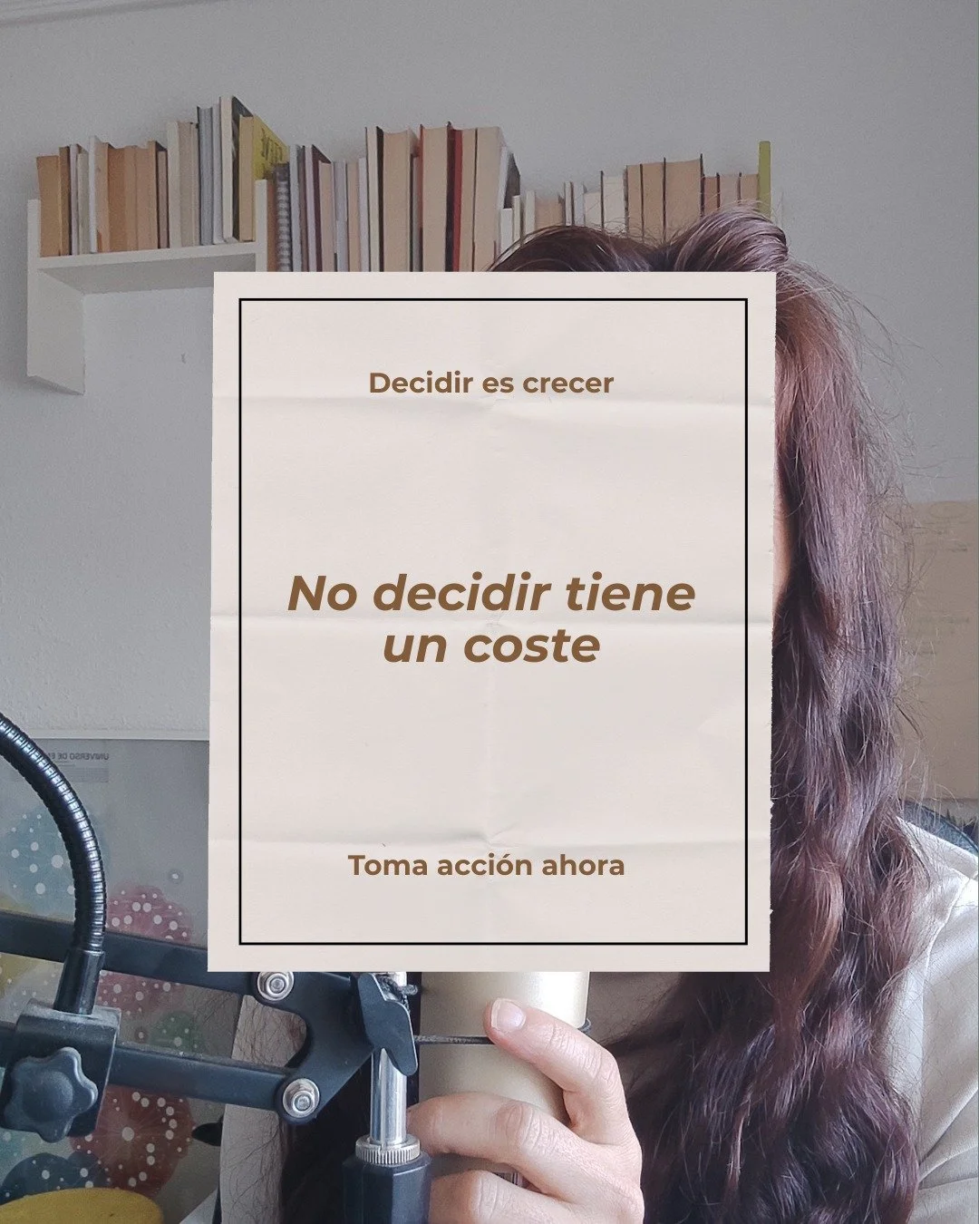 No decidir no es quedarse en pausa.
Es cargar con una tensi&oacute;n constante que agota m&aacute;s de lo que parece.

Este carrusel no es para empujarte a decidir r&aacute;pido,
sino para ayudarte a ver el coste real de no hacerlo.

&iquest;En qu&ea