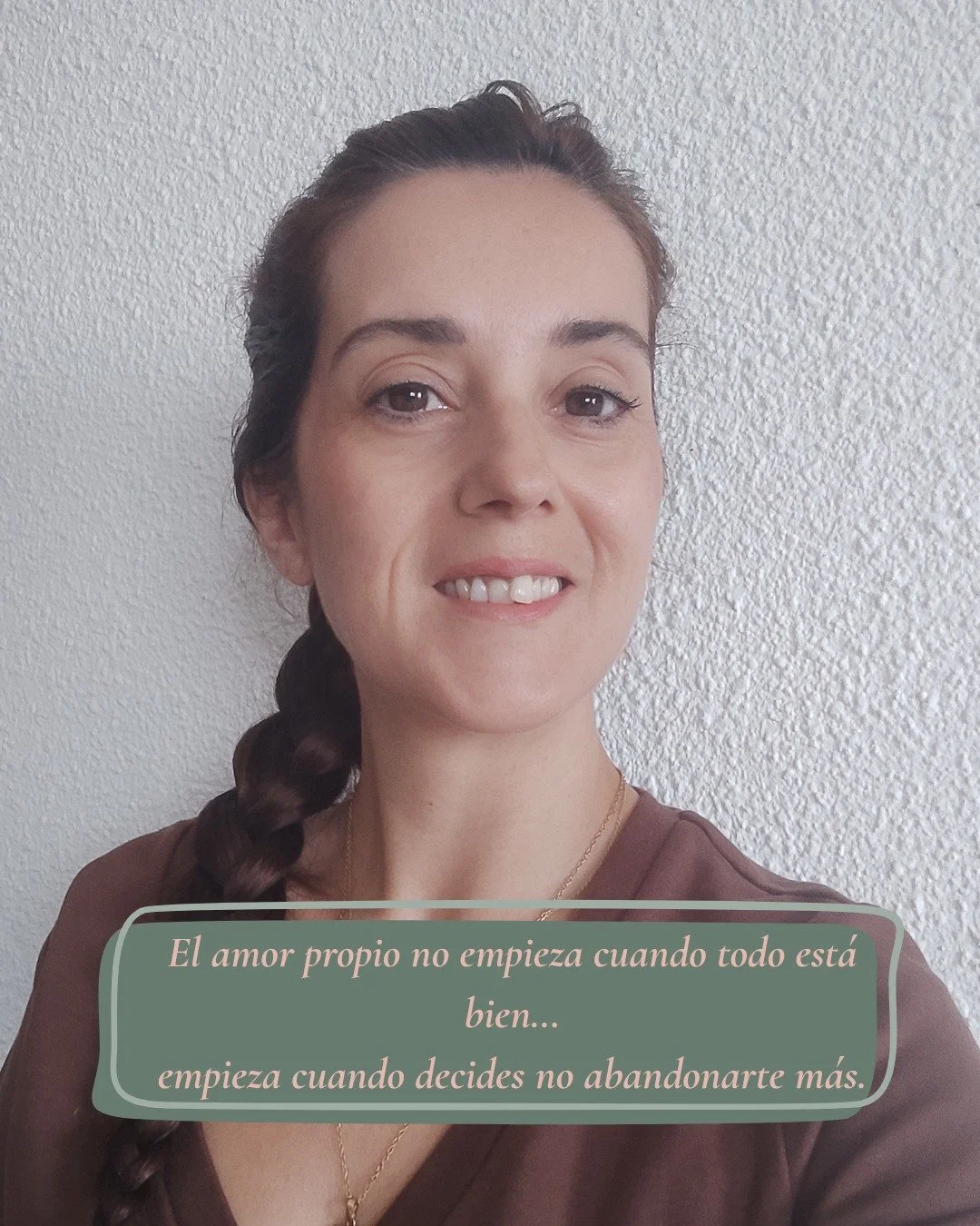 Hay momentos en los que no te falta disciplina.
Te falta cuidado.

Hay momentos en los que no necesitas hacerlo mejor&hellip;
necesitas tratarte mejor.

Porque el amor propio no es una idea bonita.
Es una forma de estar contigo.

Es dejar de hablarte