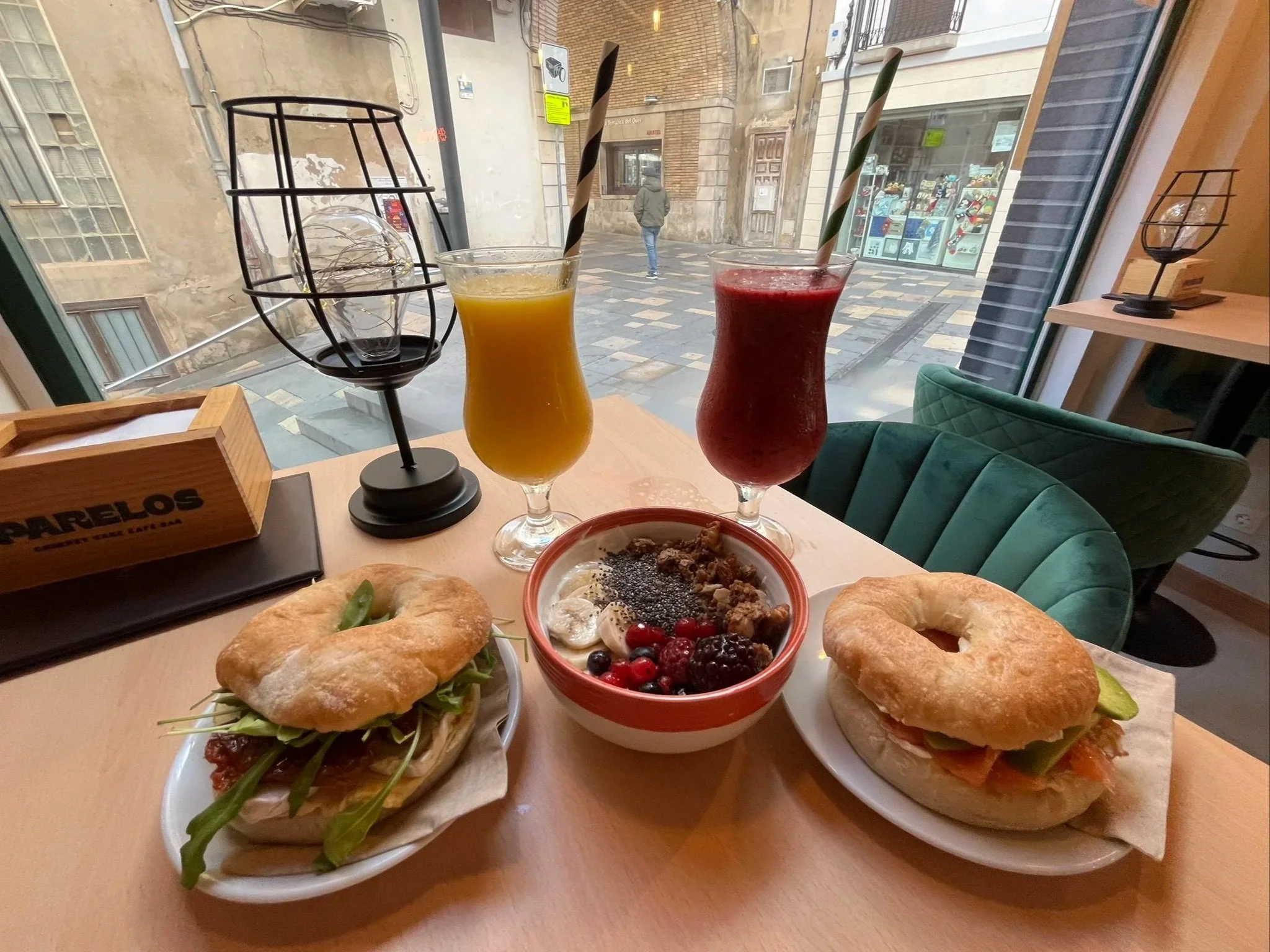 Brunch con café de calidad y dulces en Parelos Tudela.