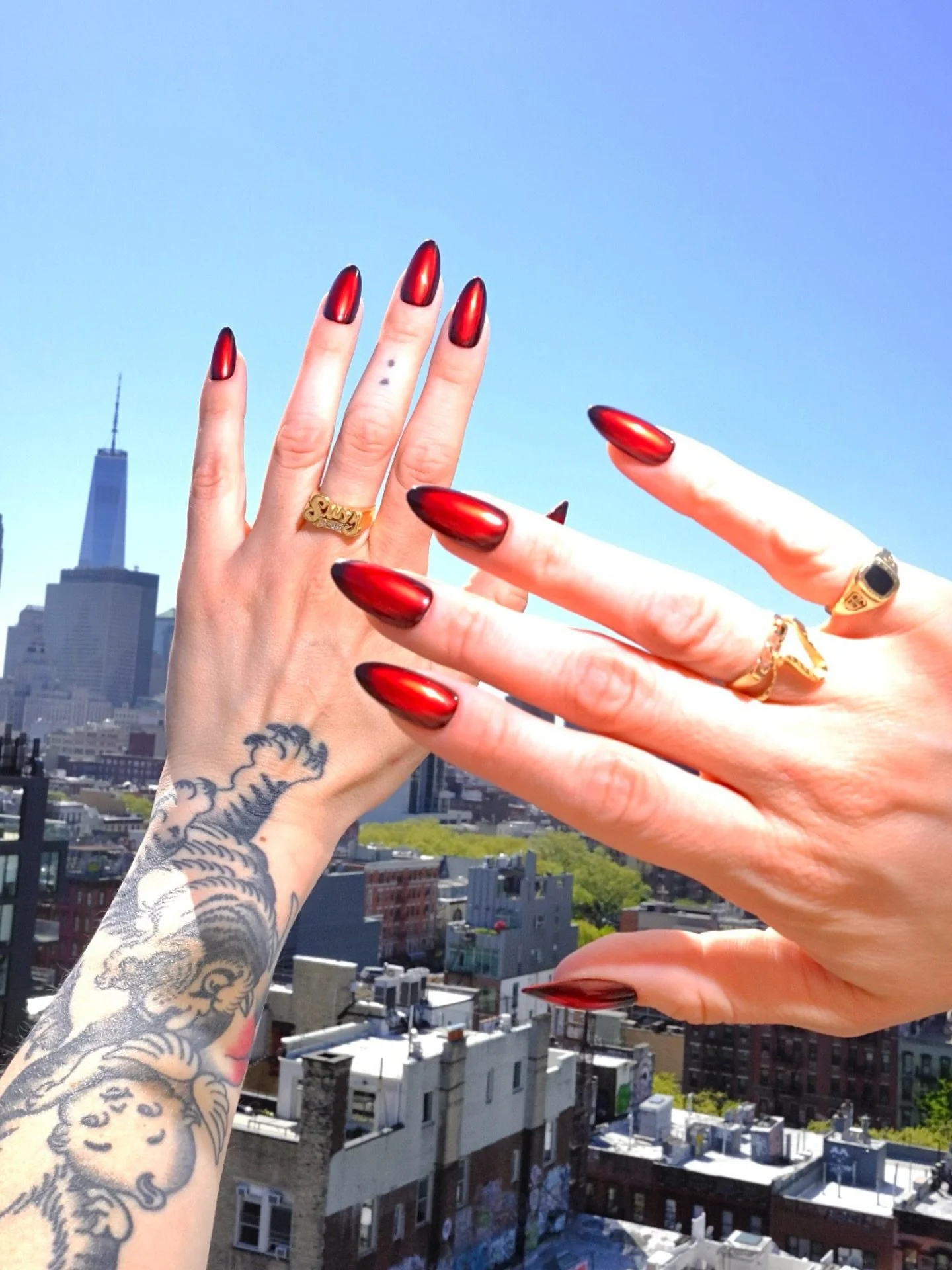 Raise your hand if we will see you at @newyorkcomiccon next week! We may have some 💅🏼 surprises for our favorite cosplays ✨

#nycc #newyorkcomiccon #pressonnails #geekchic #cosplay #cosplayer #jjk #cosplaylove #fandomfashion #fandomlife