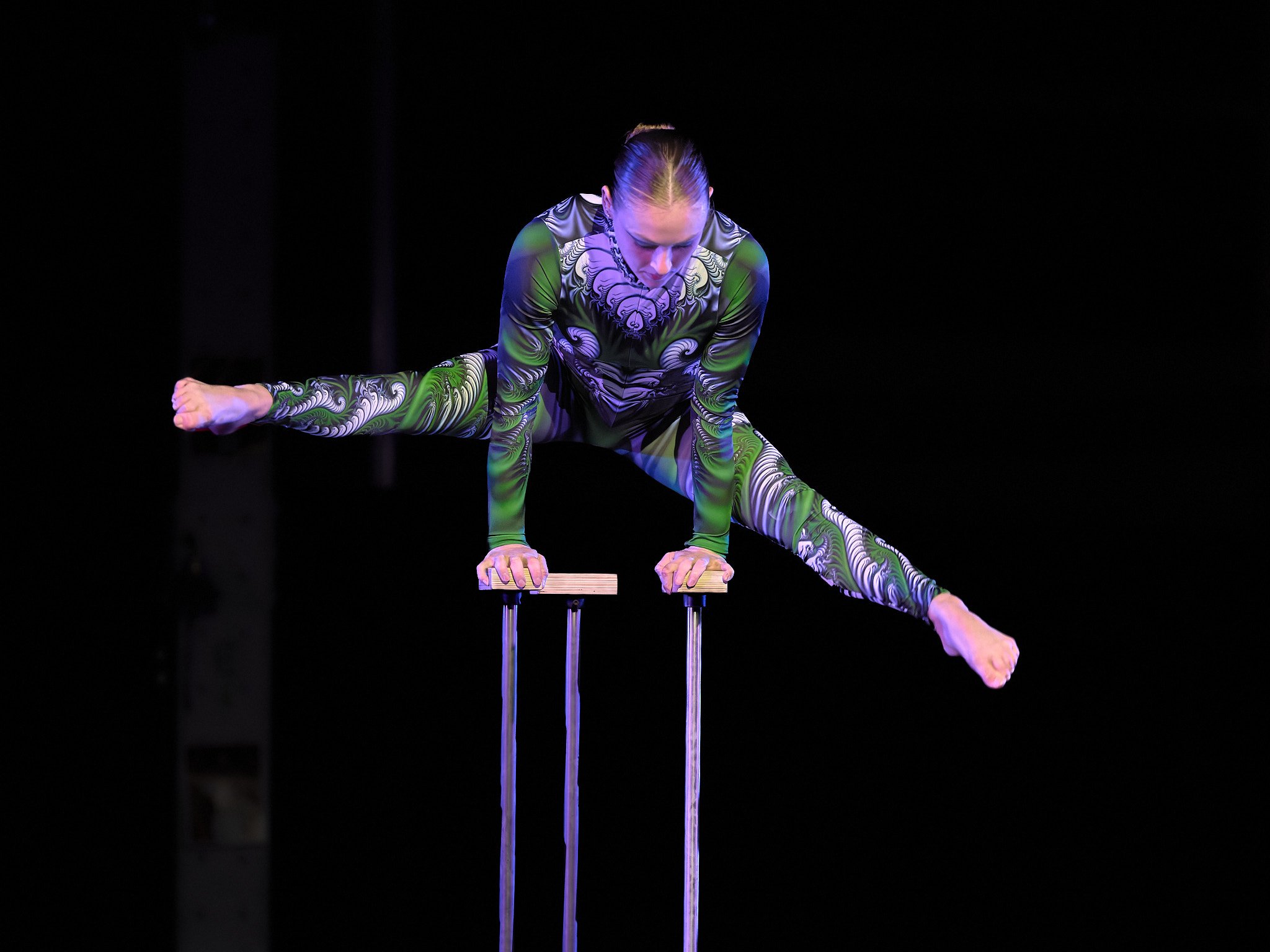 Act 4-02_ADB0112PR_1.jpg