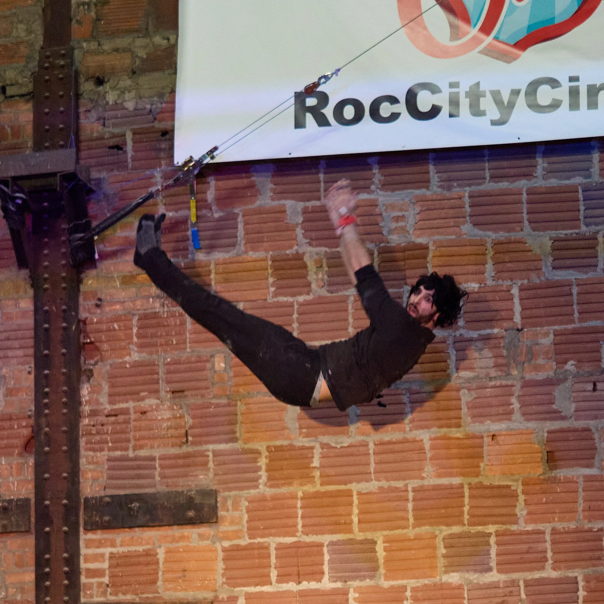 Act 6 - Trapeze-192_3071968_1.jpg